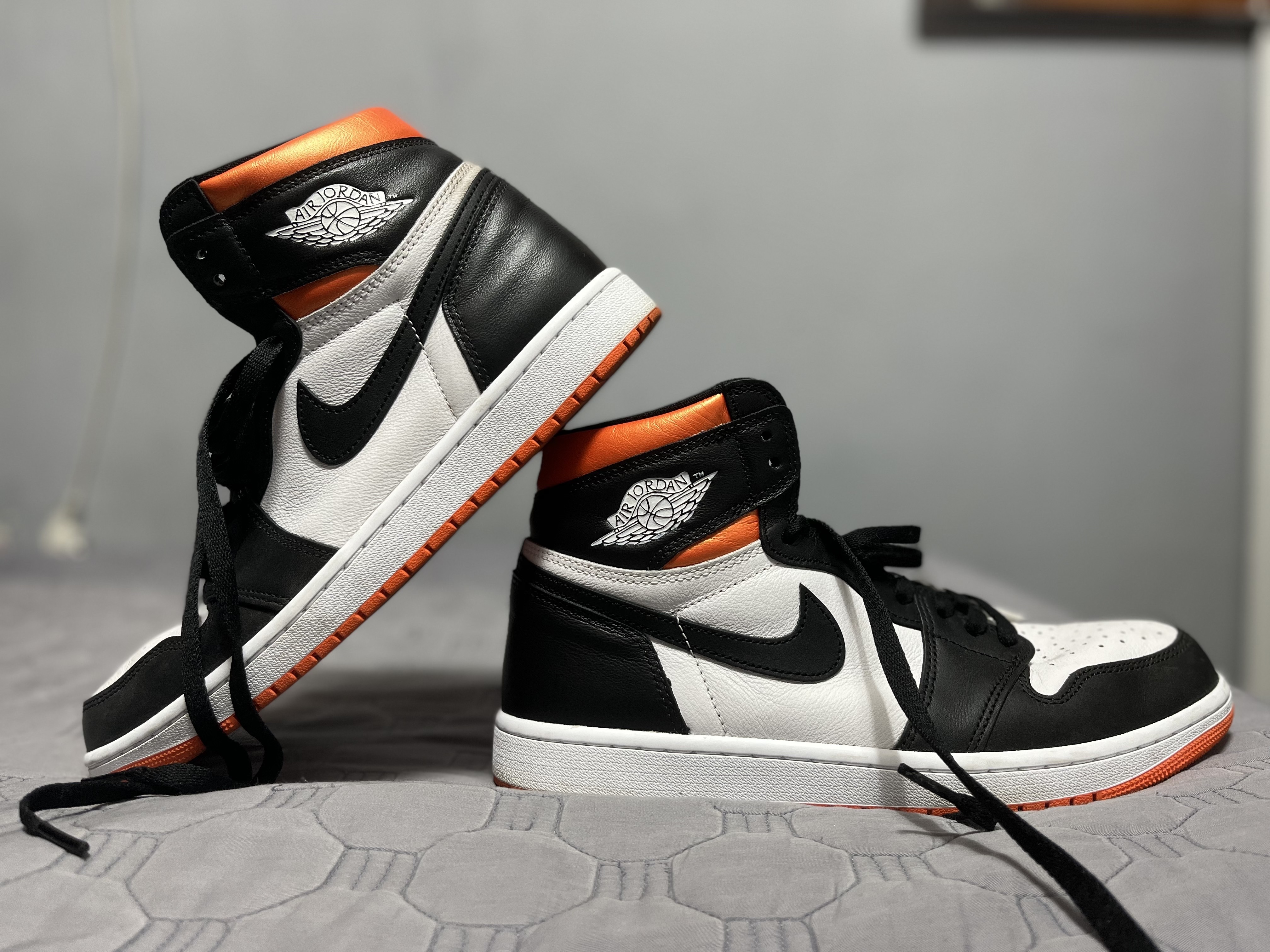 Jordan 1 Retro High OG Electro Orange, (GS) Jordan 1 Retro High OG Electro Orange 착용 스타일 - 3