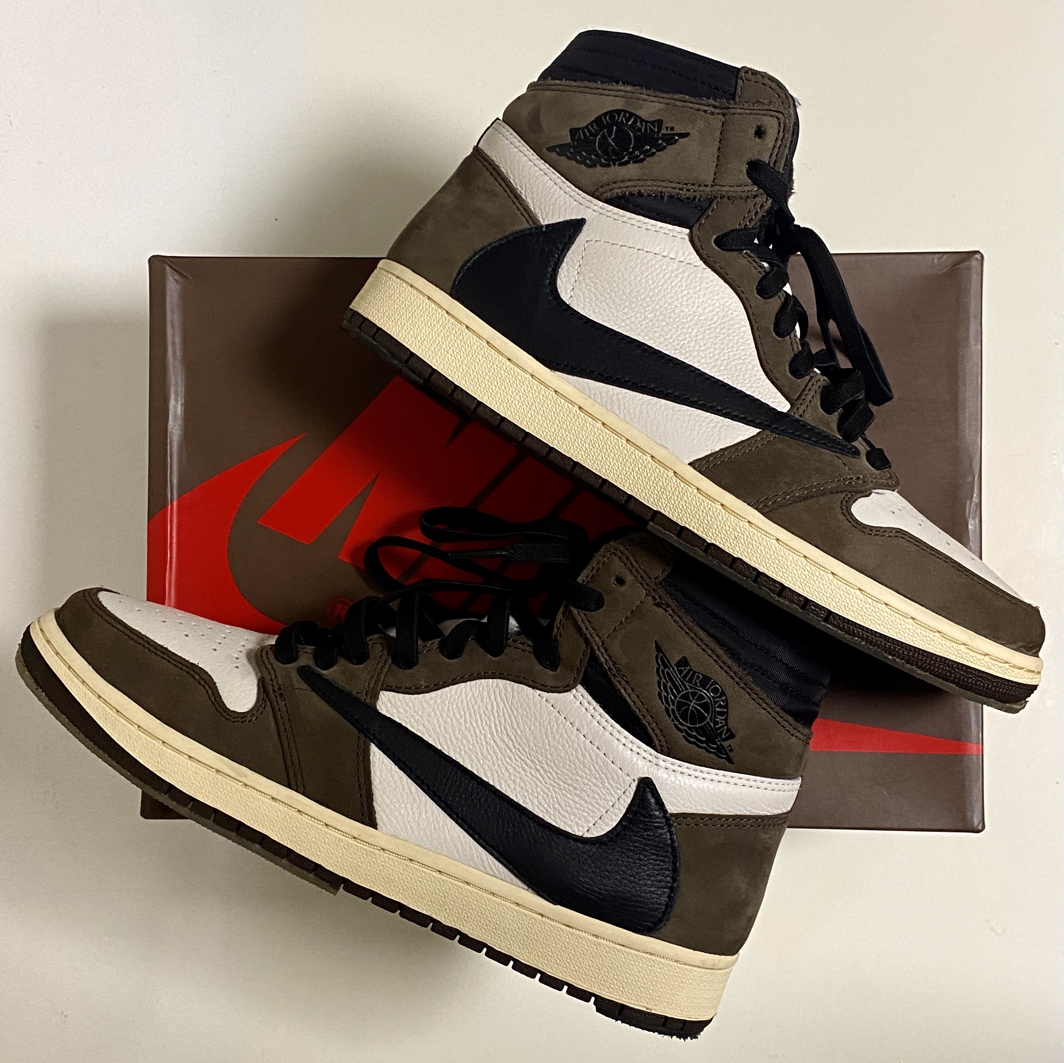 Jordan 1 x Travis Scott Retro High OG SP Mocha 착용 스타일