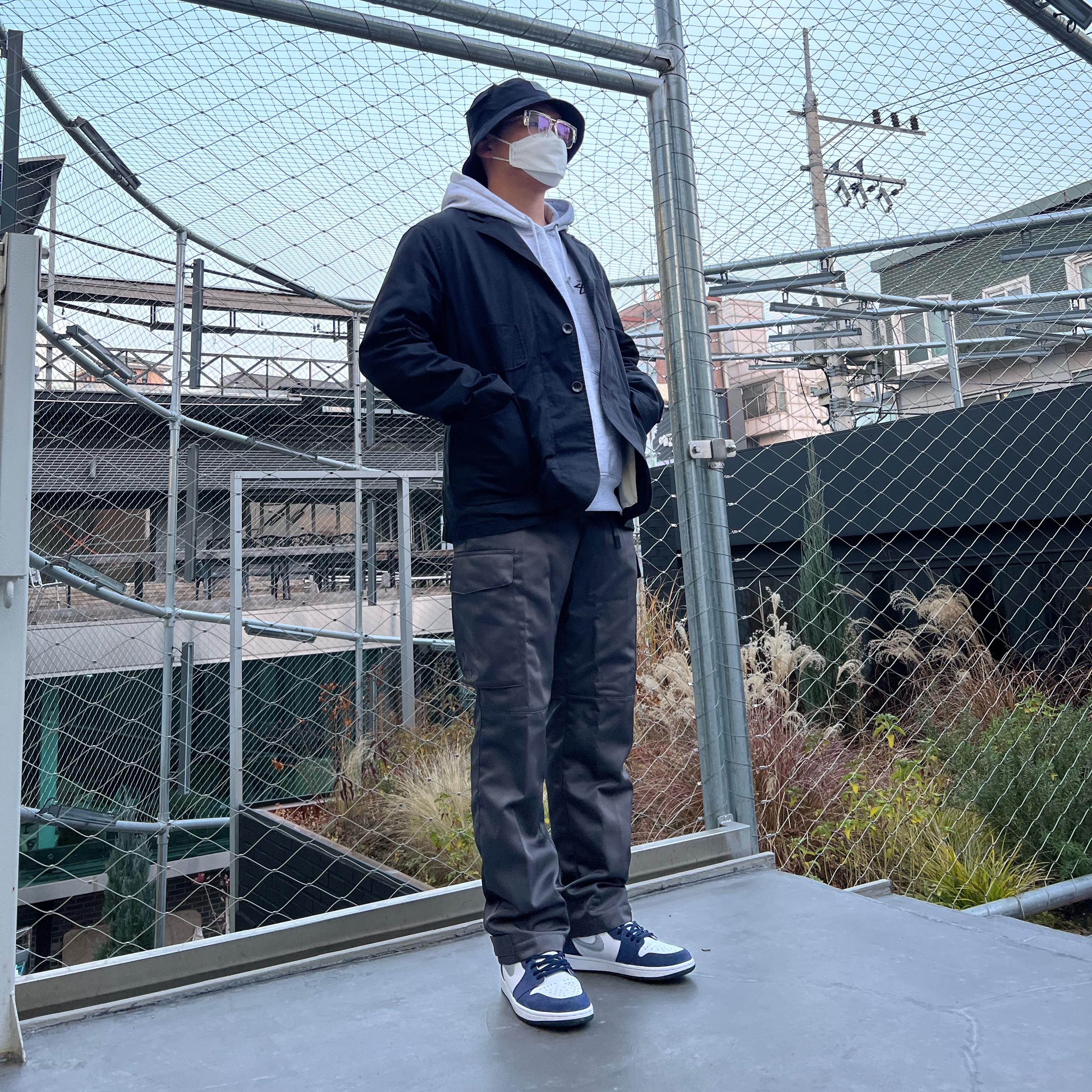 Jordan 1 Retro High OG CO.JP Midnight Navy, Jordan x A Ma Maniere Woven Cargo Pants Midnight Fog - Asia 착용 스타일