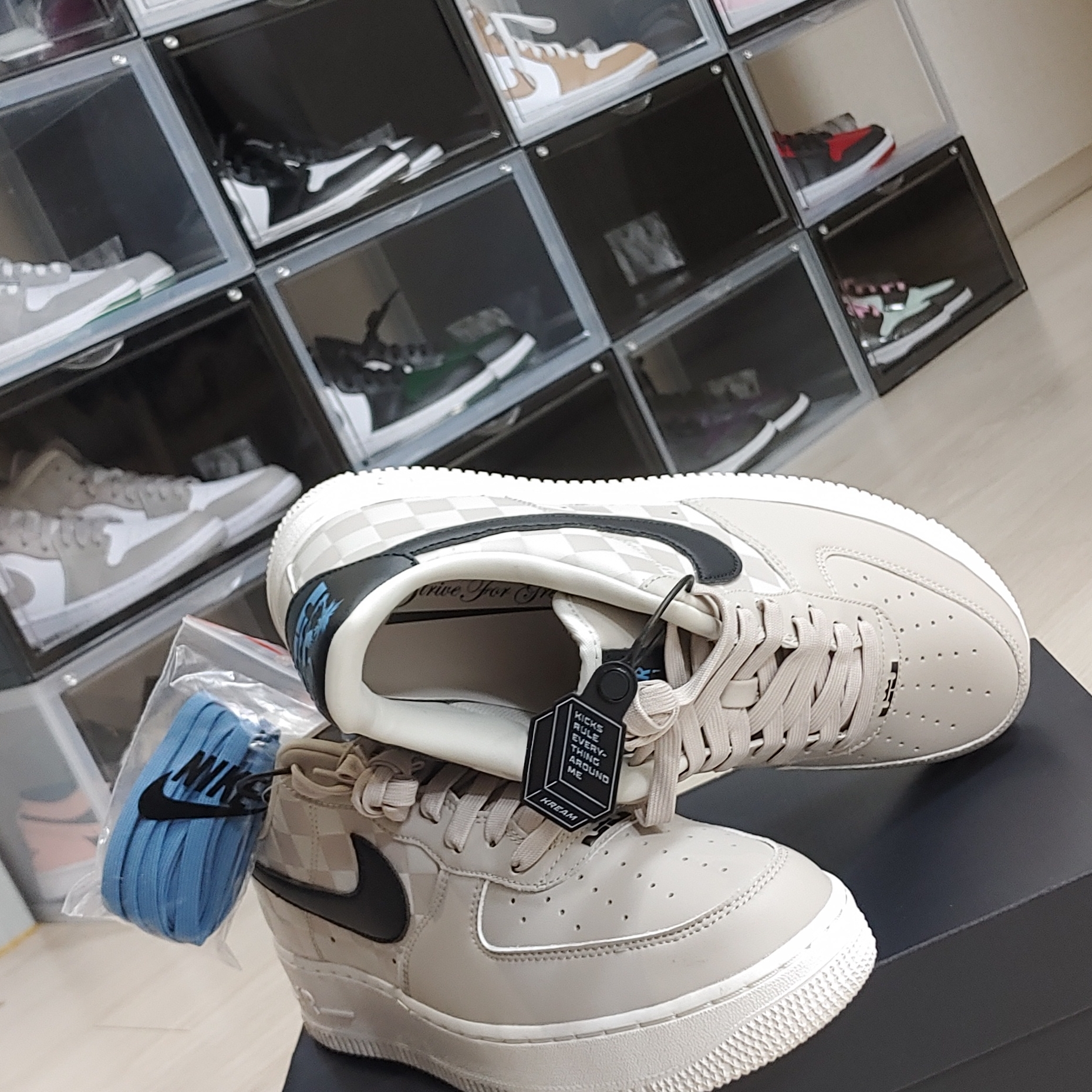Jordan 1 Mid College Grey, Nike Air Force 1 '07 QS LBJ 착용 스타일 - 4