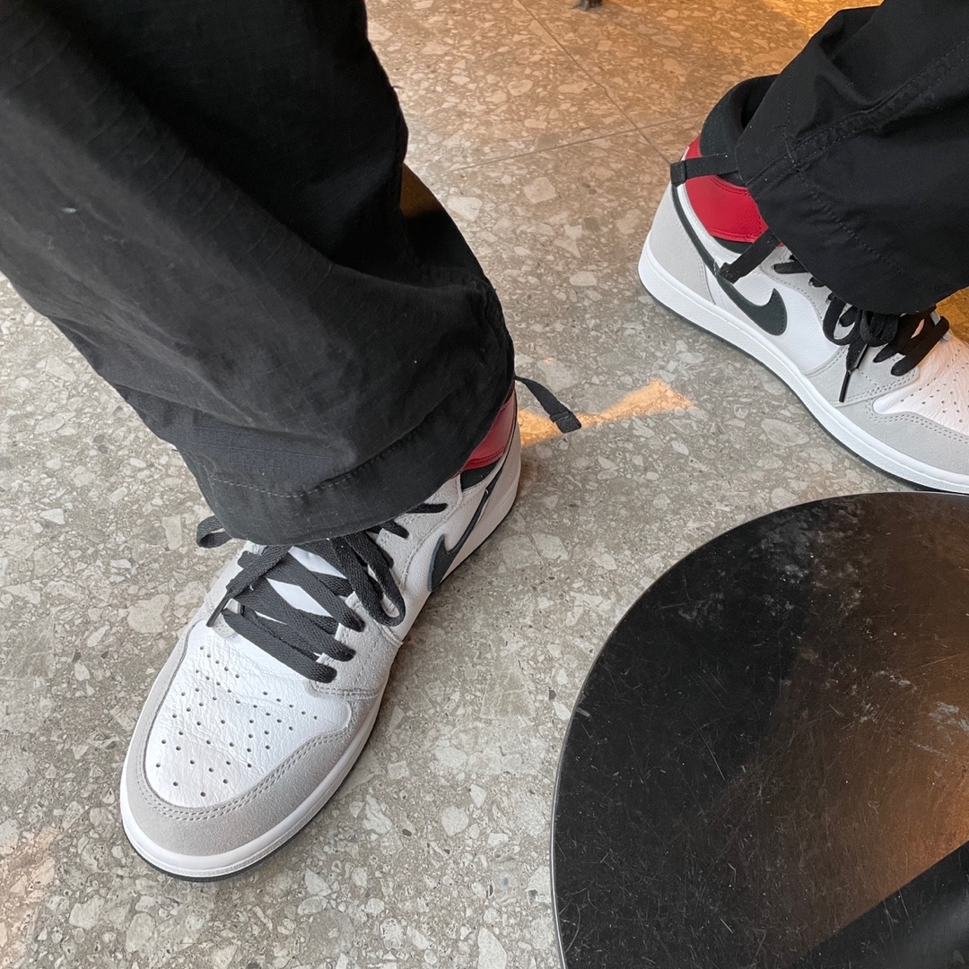 Jordan 1 Retro High OG Light Smoke Grey 착용 스타일