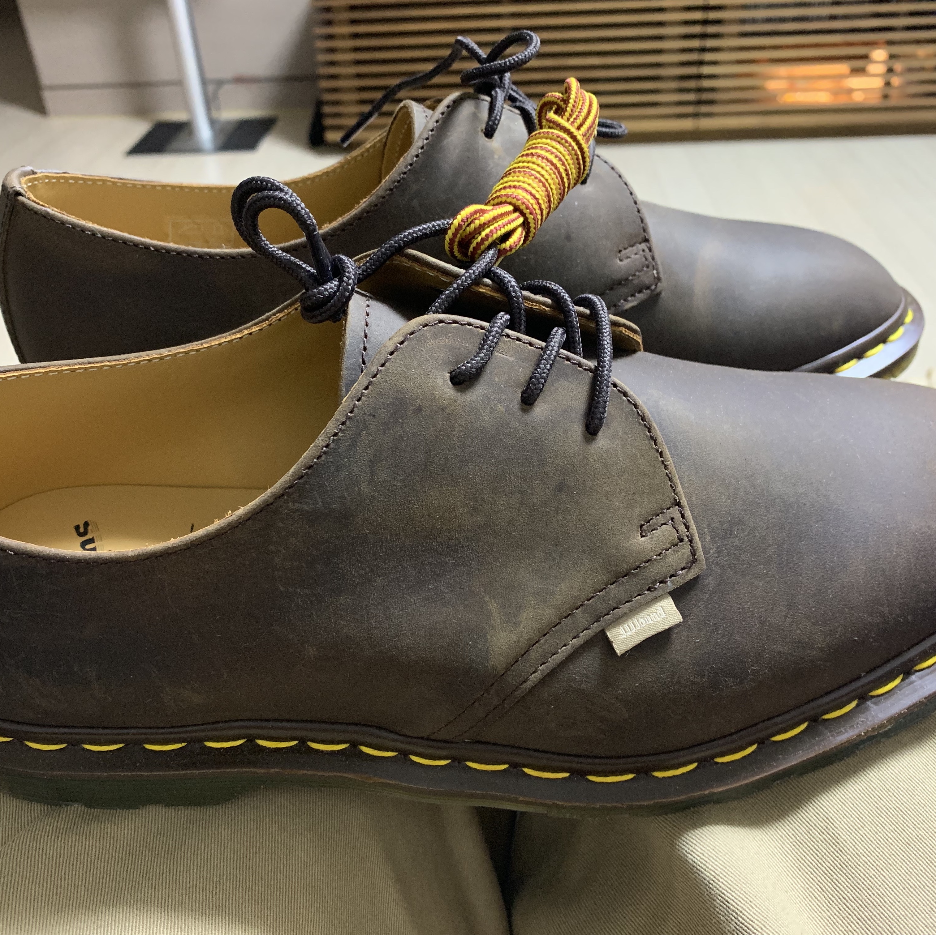 Dr. Martens x JJJJound Archie II Crazy Horse 착용 스타일 - 2