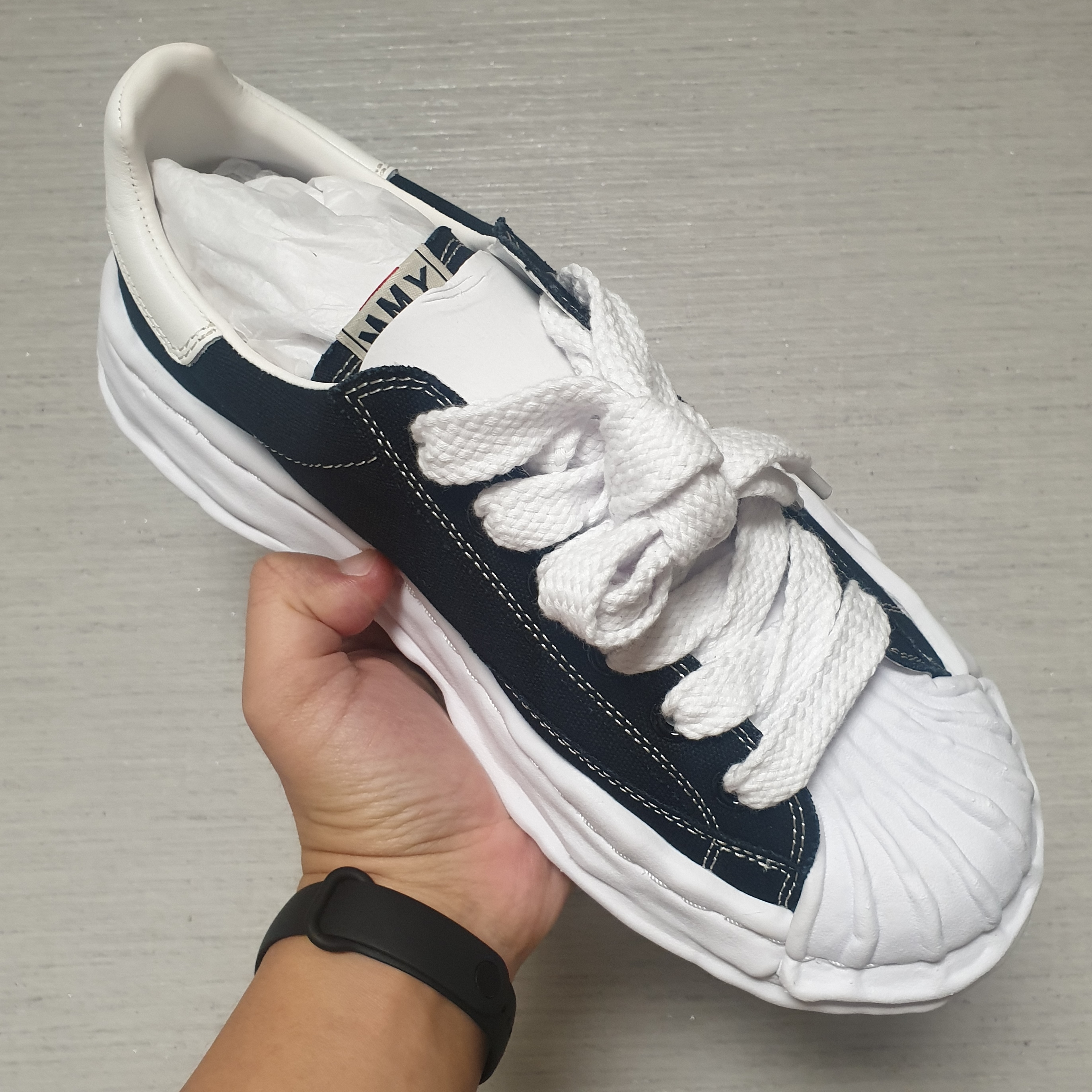 Maison Mihara Yasuhiro Blakey OG Sole Canvas Low-top Sneakers Black White 착용 스타일