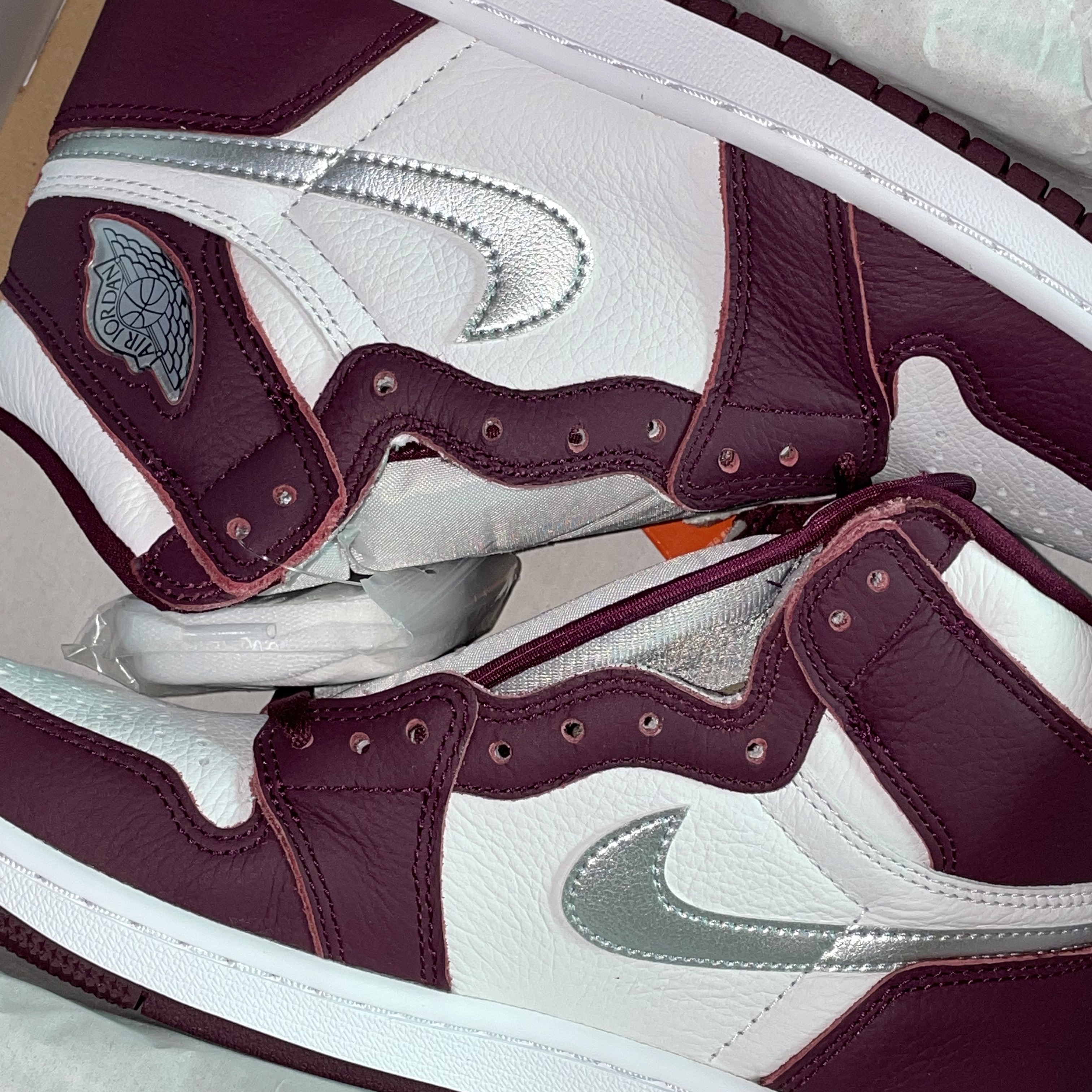 Jordan 1 Retro High OG Bordeaux 착용 스타일 - 1