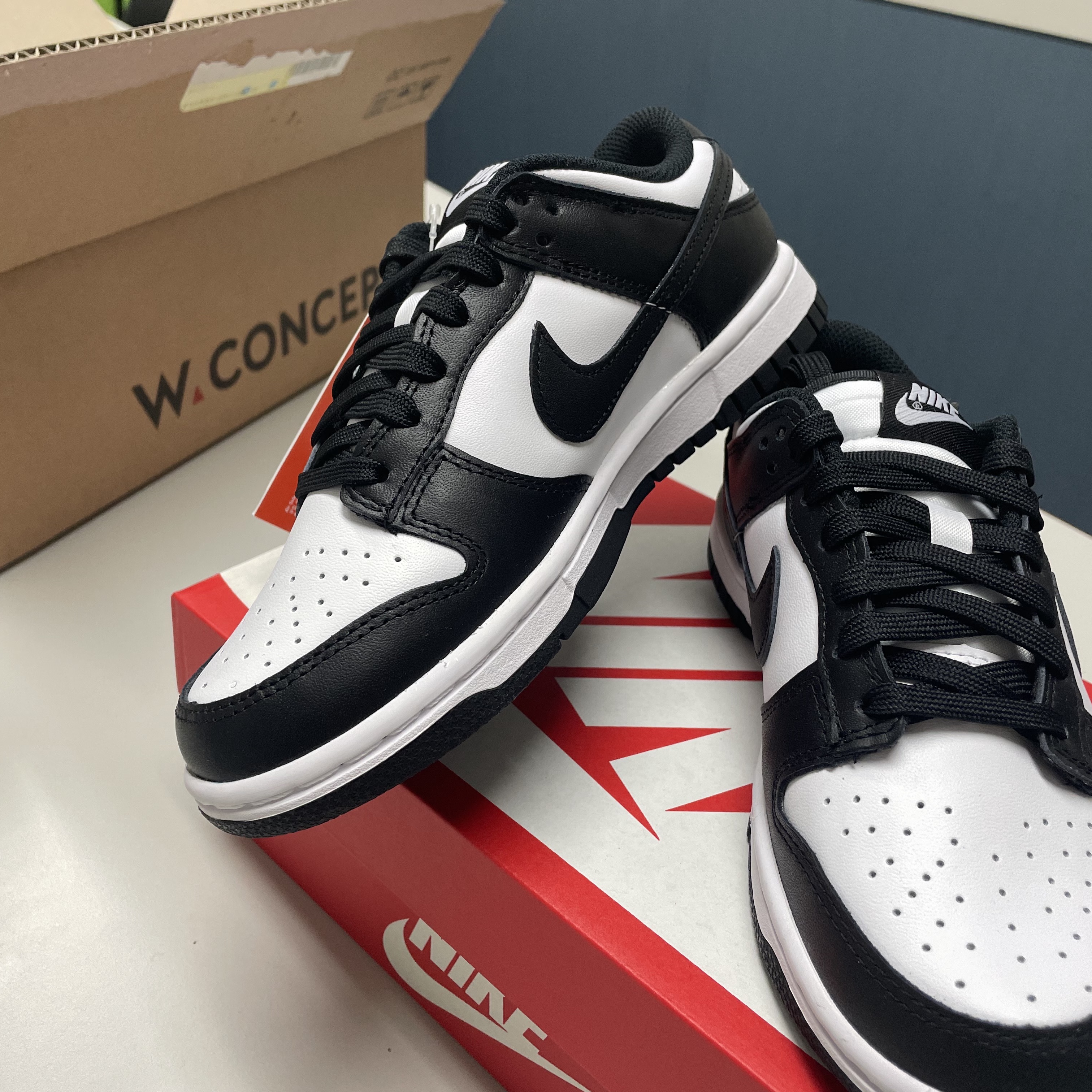 (W) Nike Dunk Low Black 착용 스타일 - 1