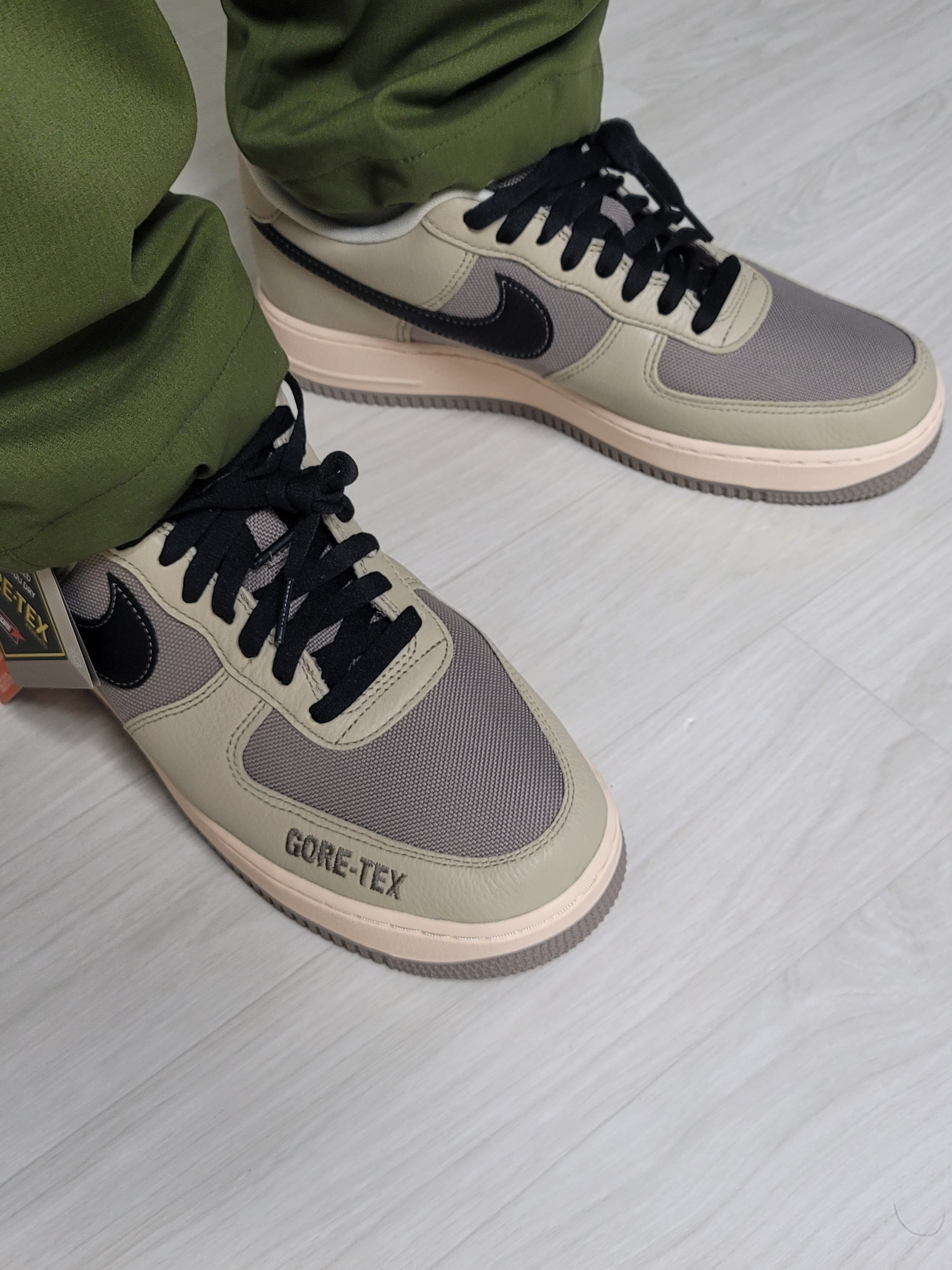 Nike Air Force 1 Low Gore-Tex Olive 착용 스타일 - 2