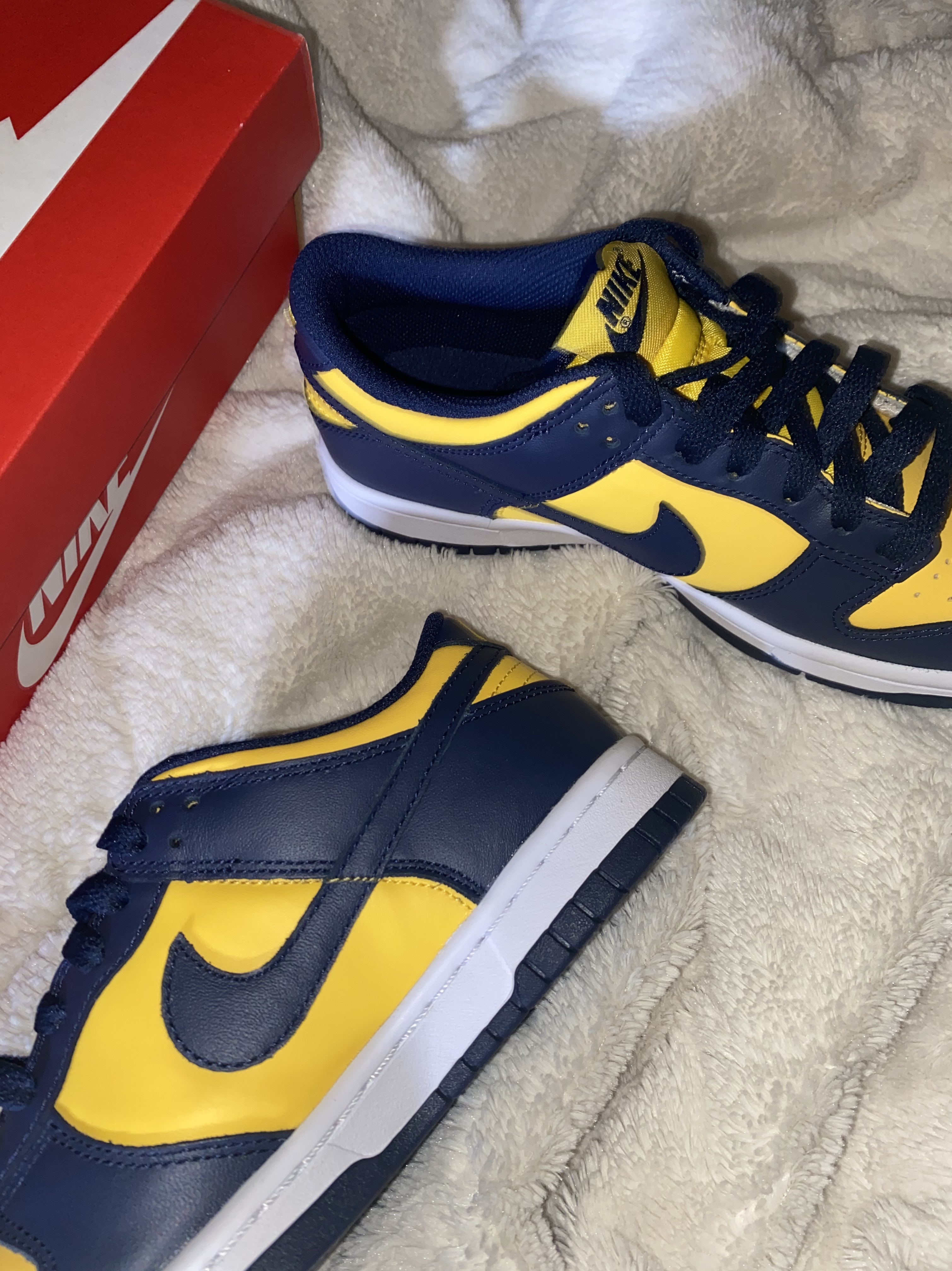 (GS) Nike Dunk Low Varsity Maize 착용 스타일