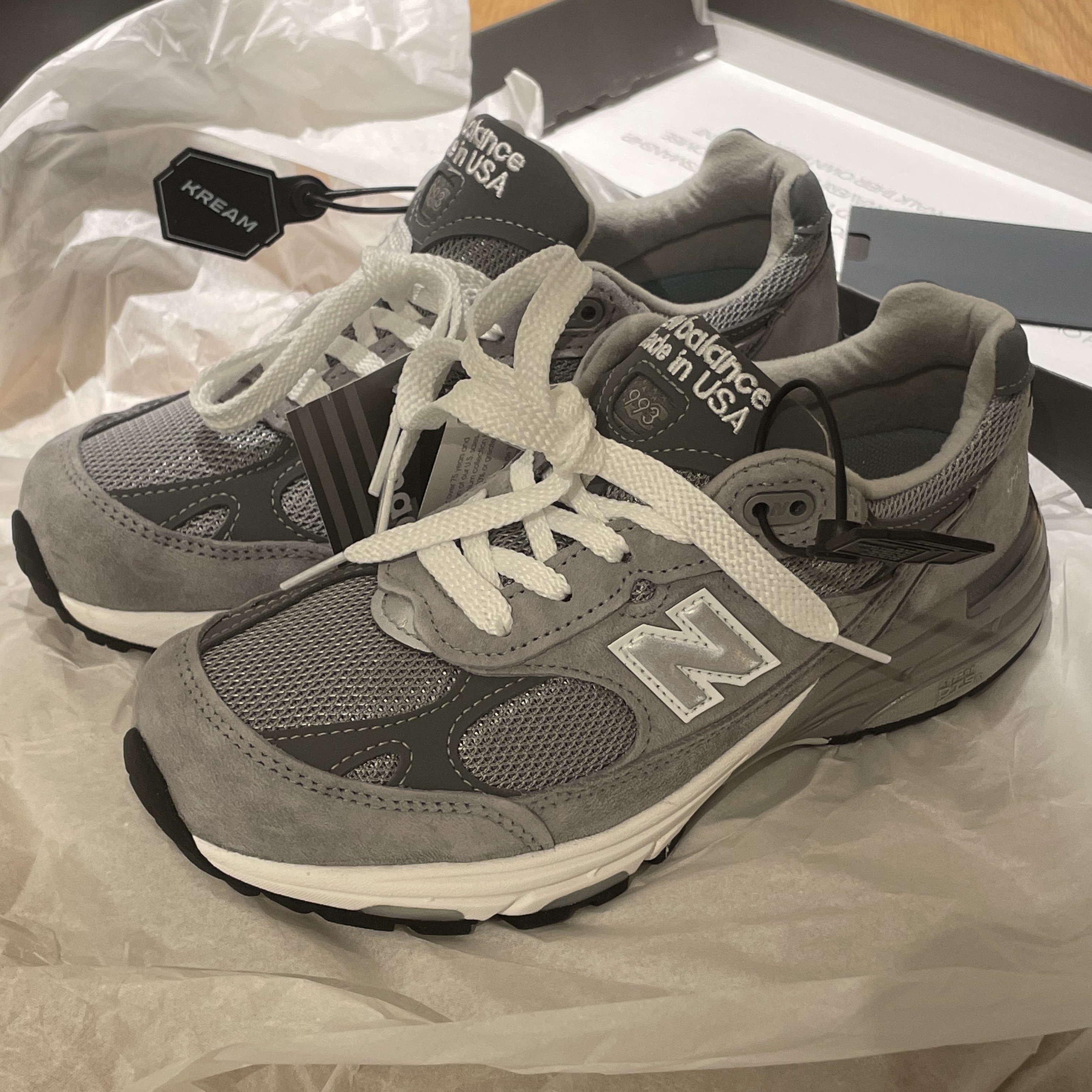 (W) New Balance 993 Made in USA Grey - D Wide 착용 스타일