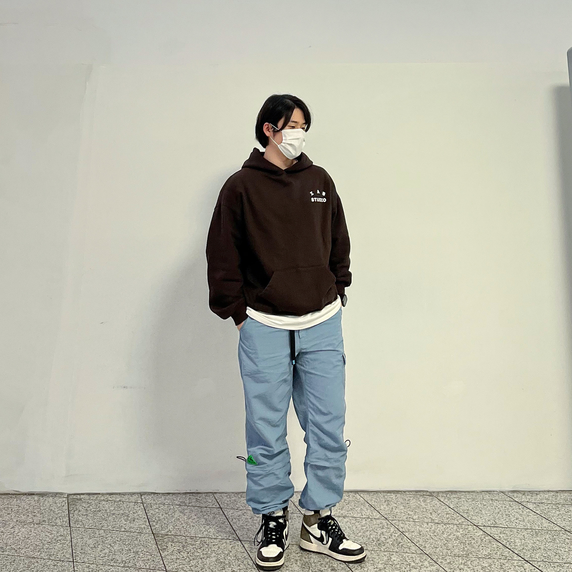 IAB Studio Hoodie Brown, Jordan 1 Retro High OG Black Mocha 착용 스타일