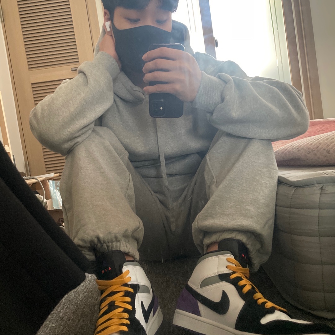 Jordan 1 Mid SE Court Purple 착용 스타일