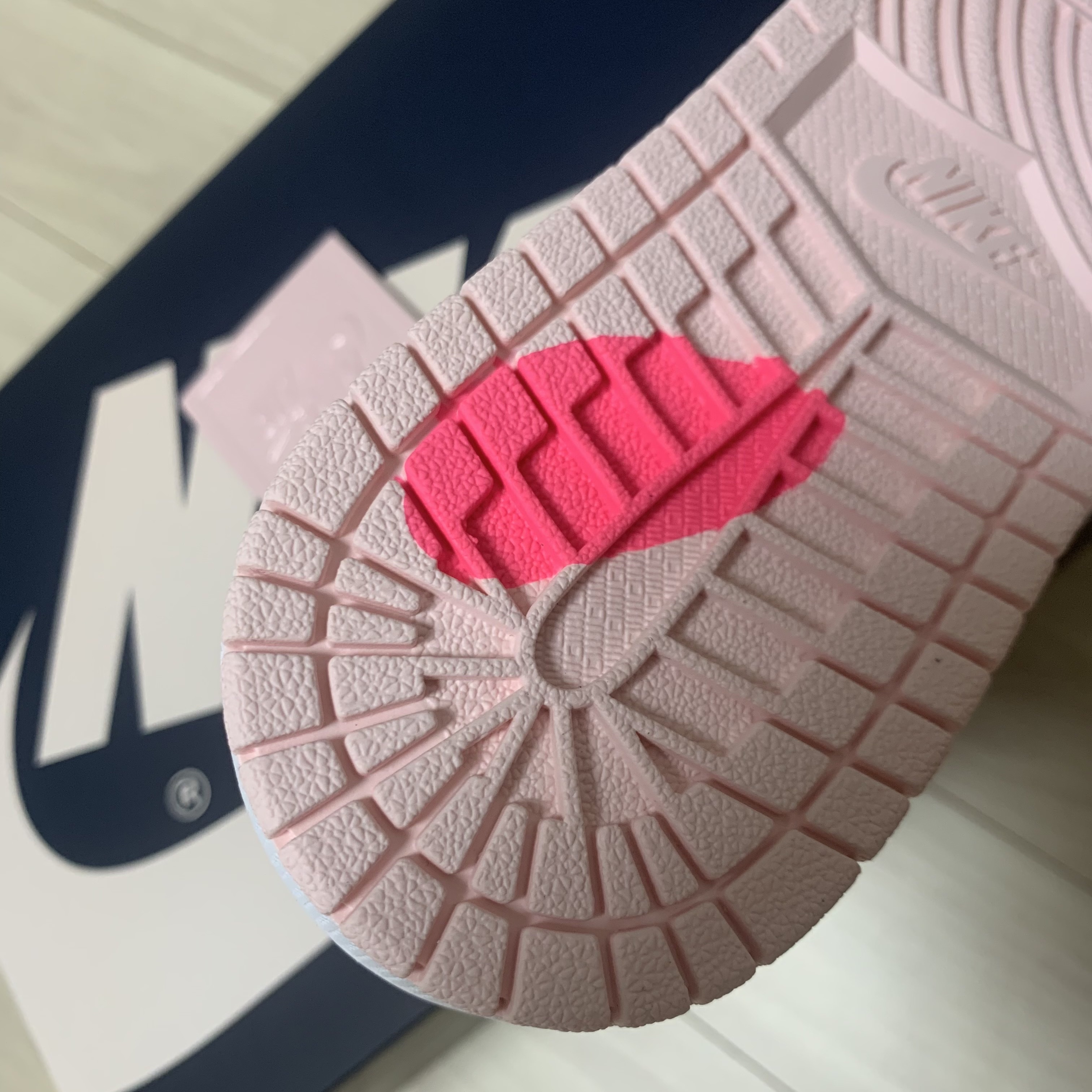 (W) Jordan 1 Retro High OG Atmosphere 착용 스타일 - 3