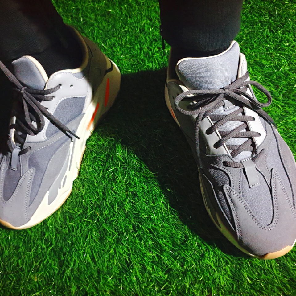 Adidas Yeezy Boost 700 Magnet 착용 스타일 - 4