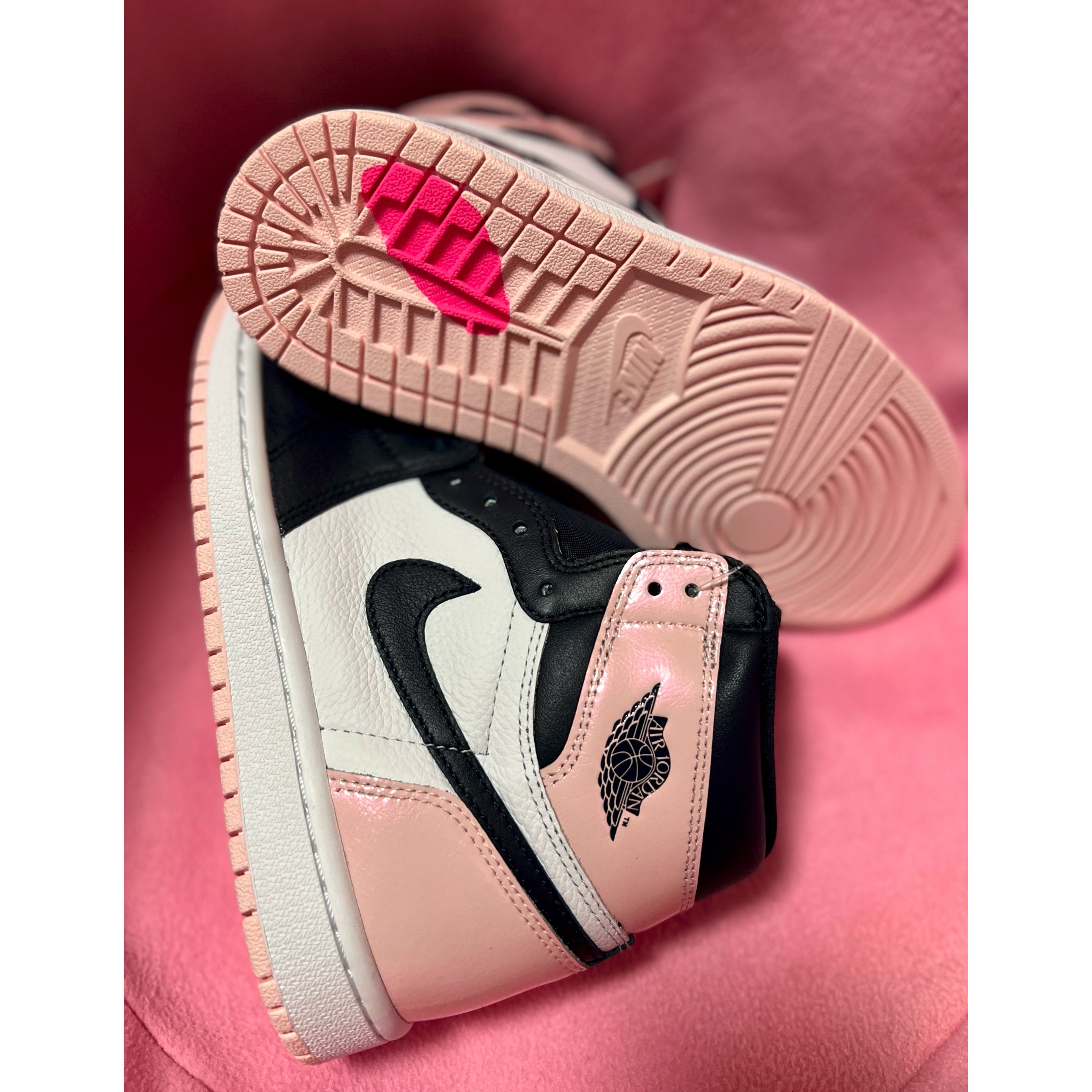 (W) Jordan 1 Retro High OG Atmosphere 착용 스타일 - 1