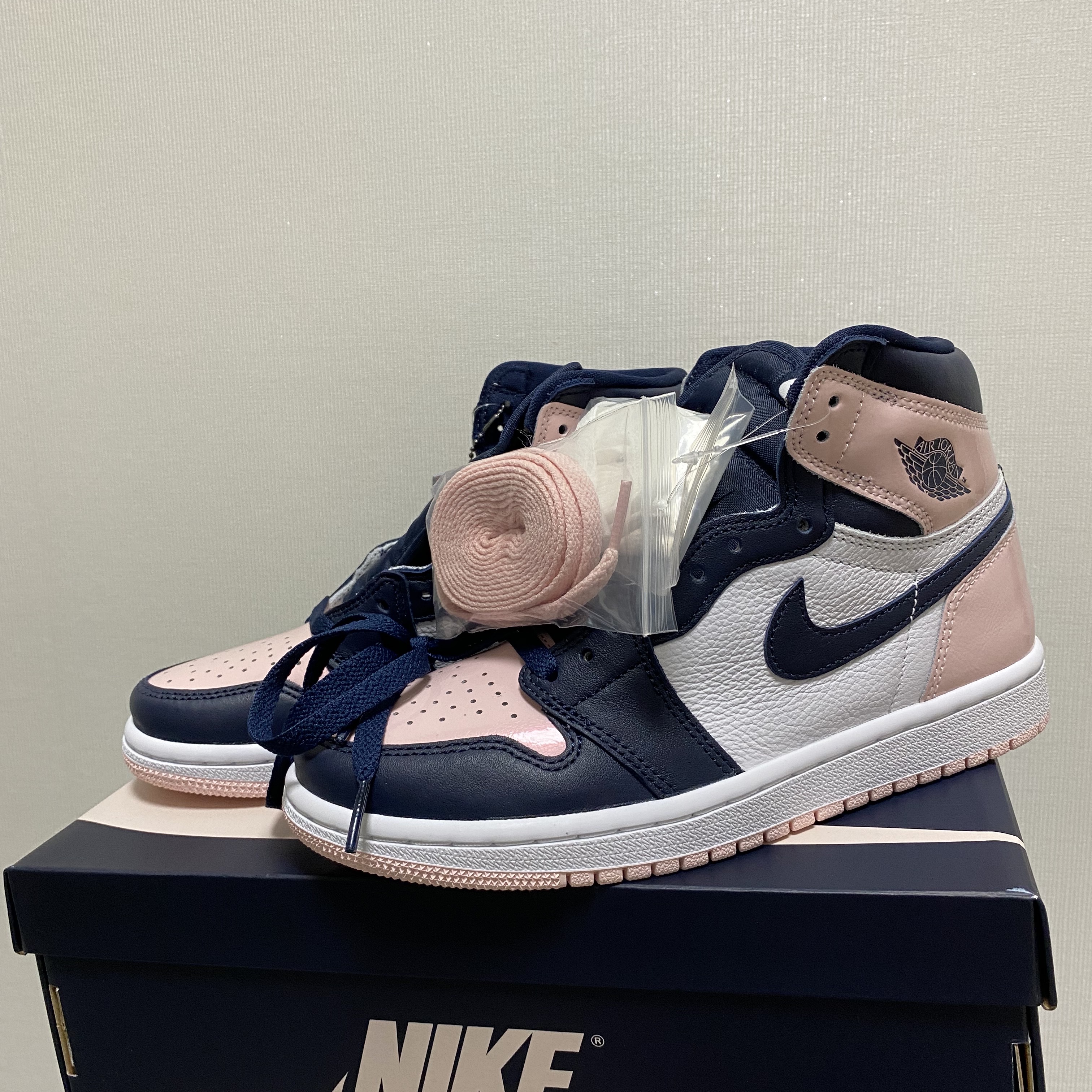 (W) Jordan 1 Retro High OG Atmosphere 착용 스타일 - 1