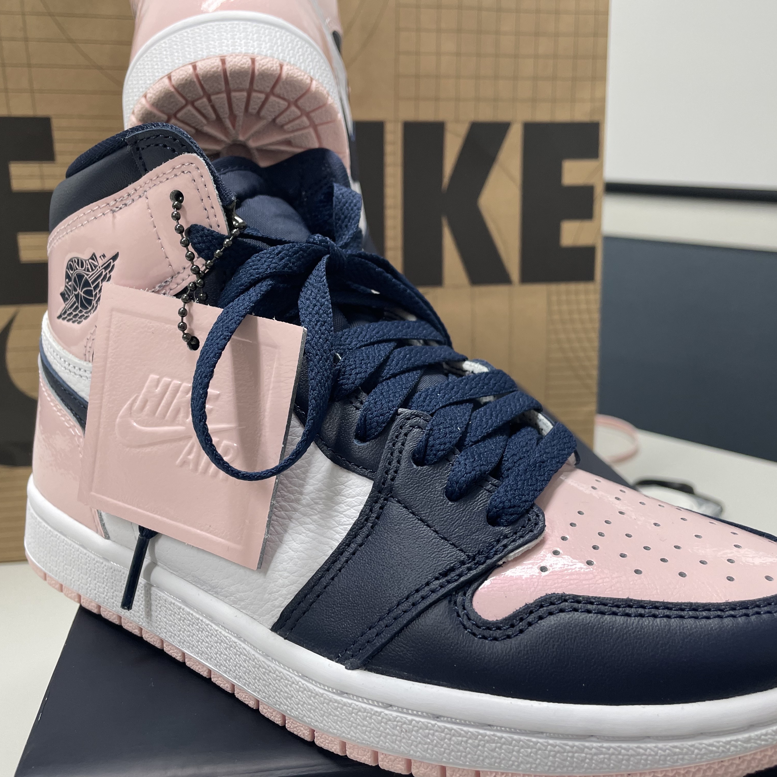 (W) Jordan 1 Retro High OG Atmosphere 착용 스타일 - 1
