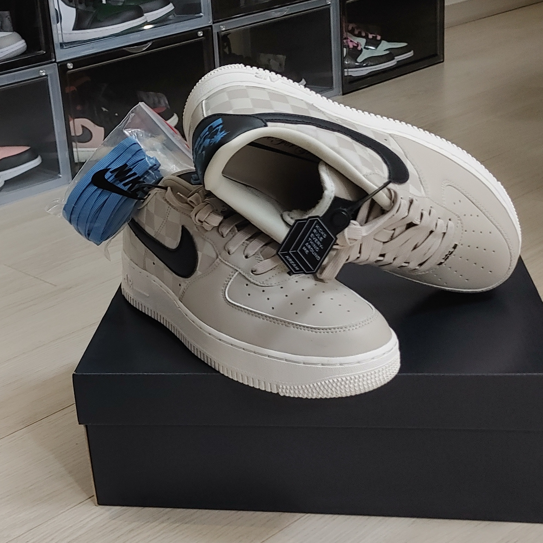Jordan 1 Mid College Grey, Nike Air Force 1 '07 QS LBJ 착용 스타일 - 2