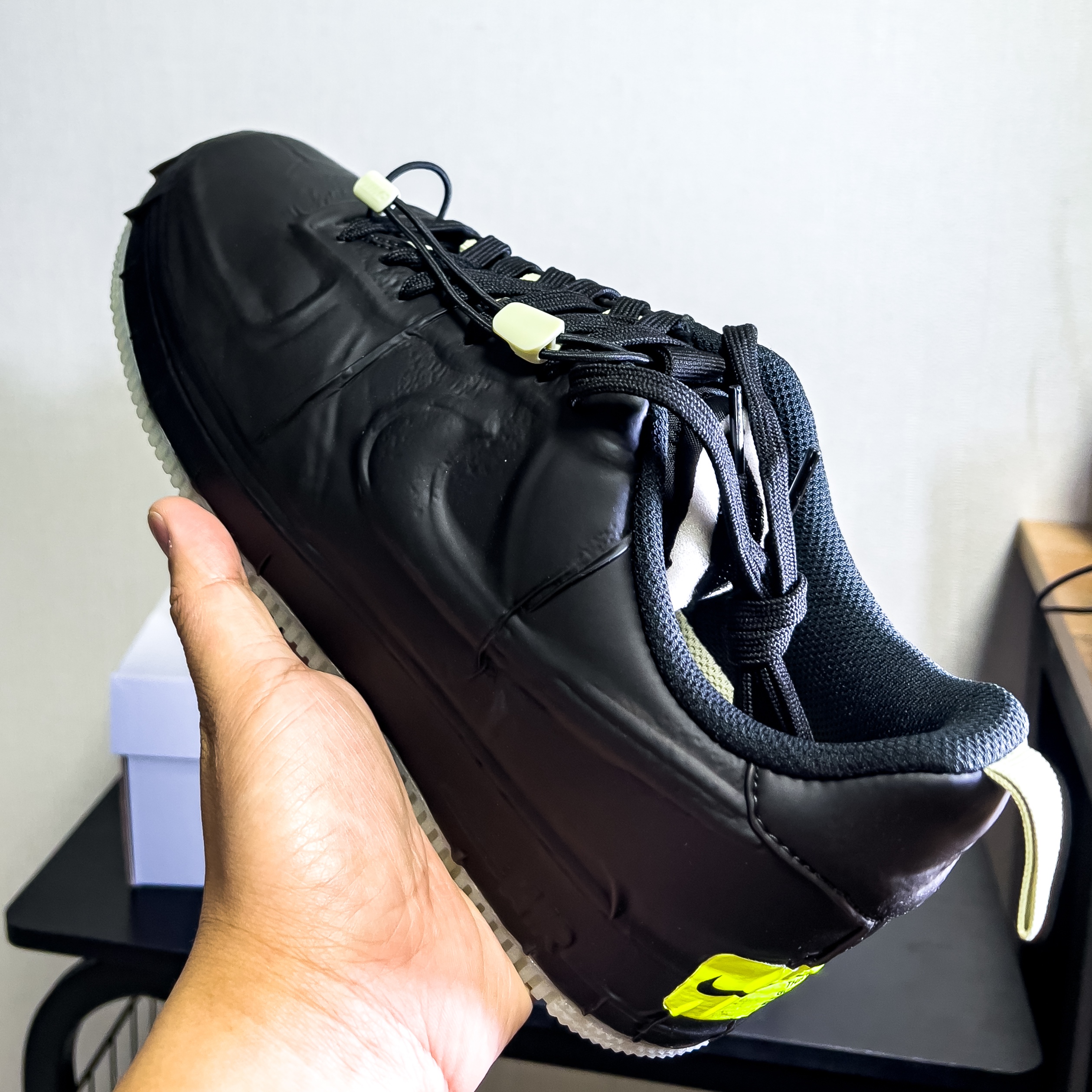 Nike Air Force 1 Low Experimental Black Olive Aura 착용 스타일 - 1
