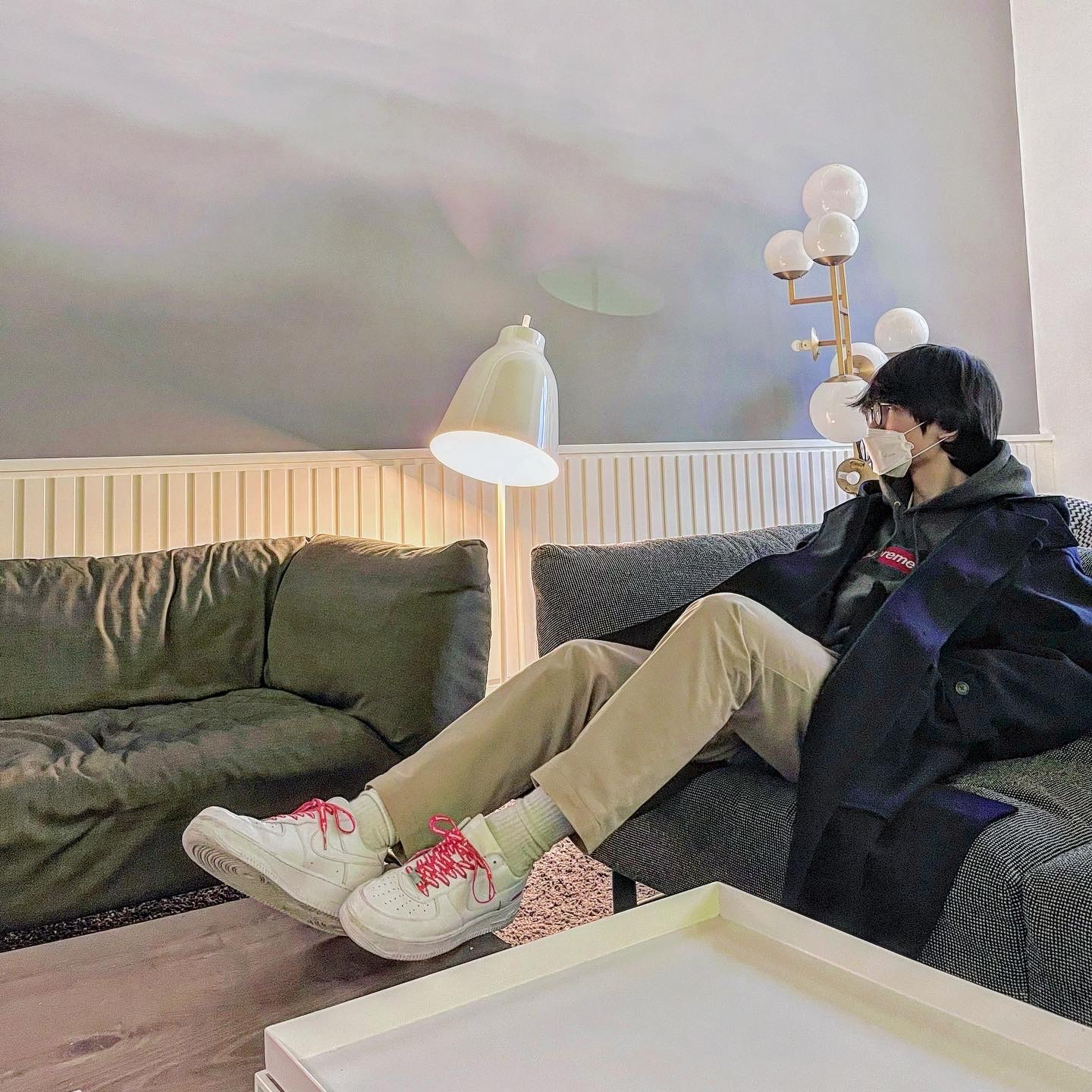 Supreme Box Logo Hooded Sweatshirt Charcoal - 21FW, Nike x Supreme Air Force 1 Low White 착용 스타일 - 2