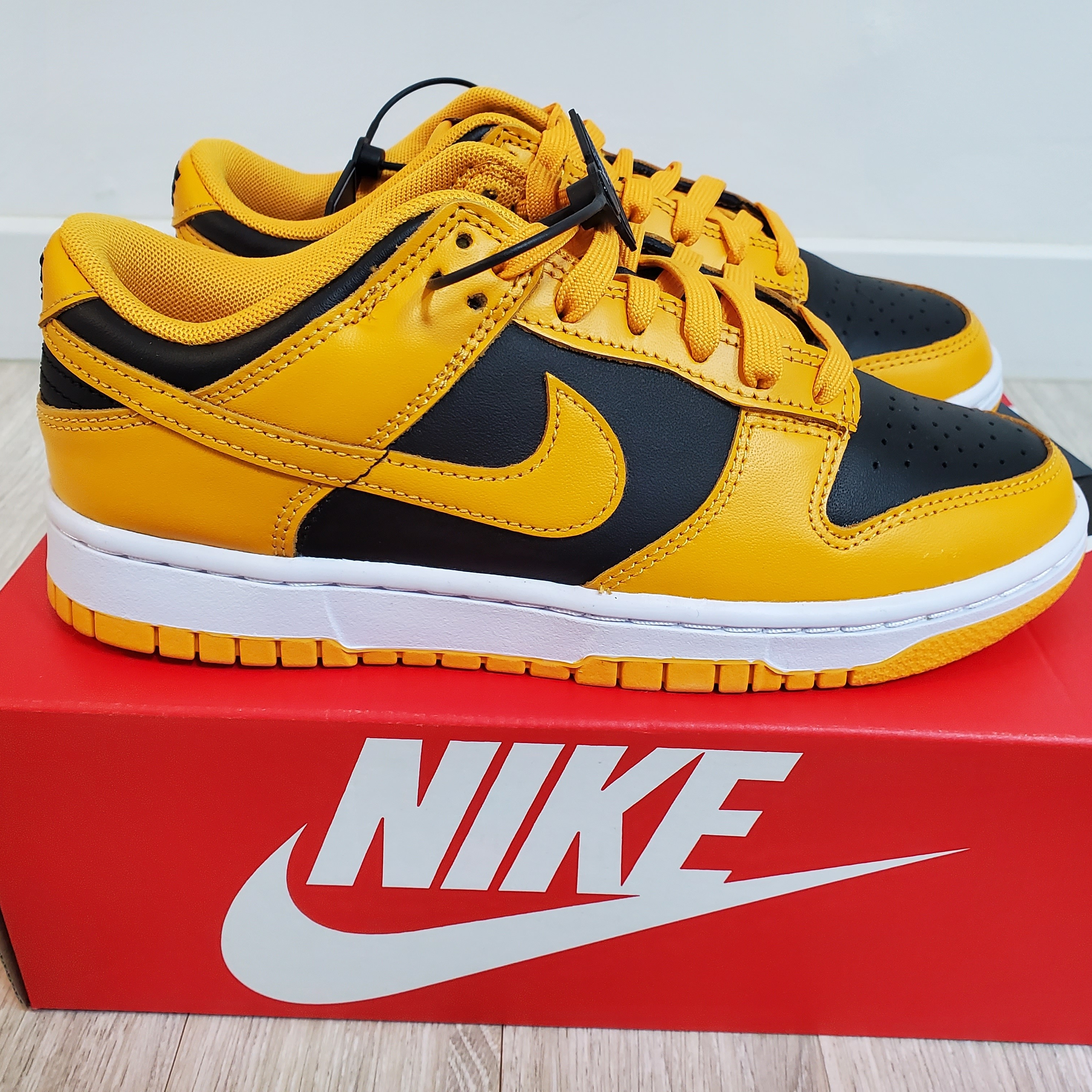Nike Dunk Low Retro Championship Goldenrod 착용 스타일 - 1