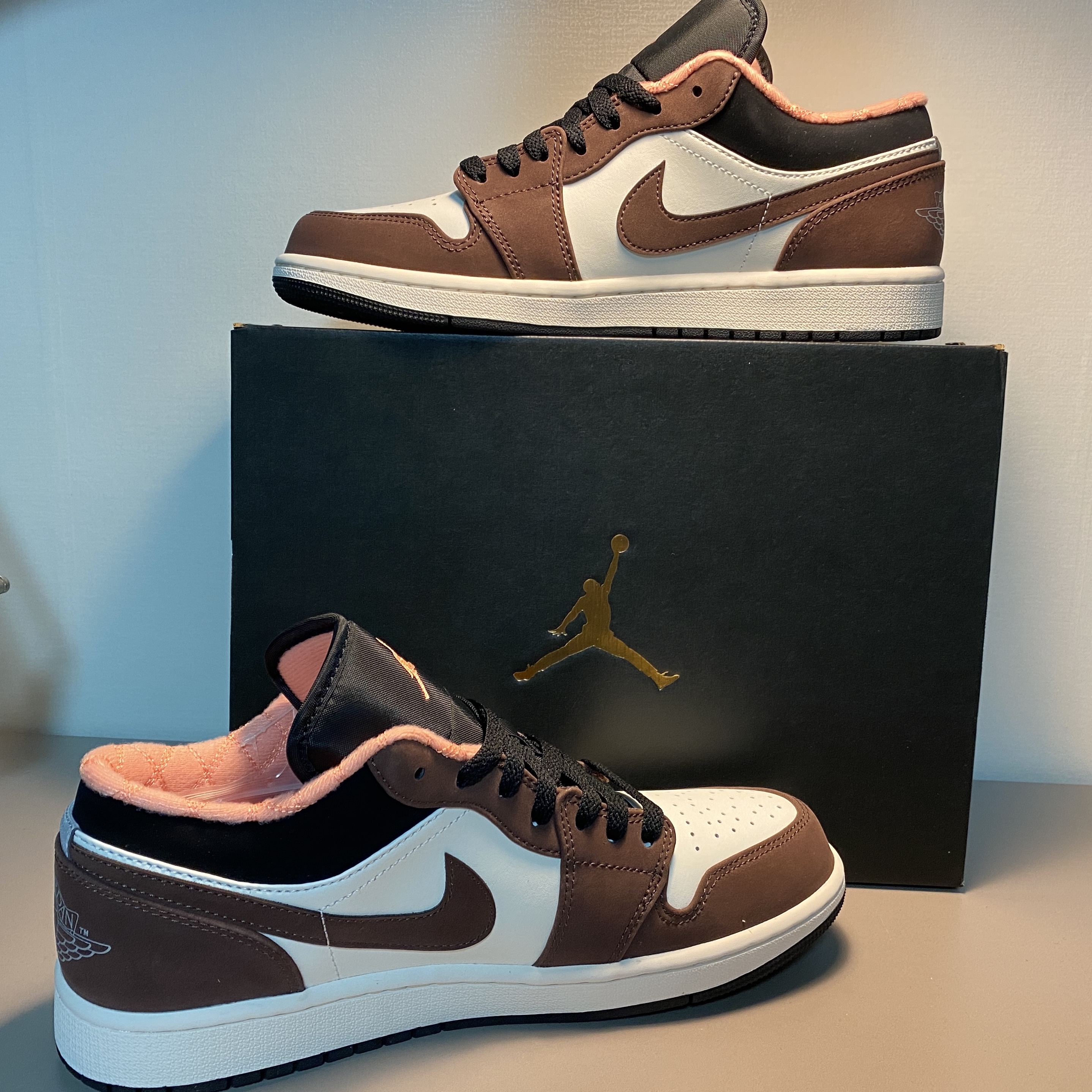 Jordan 1 Low SE Chocolate Bliss 착용 스타일 - 2