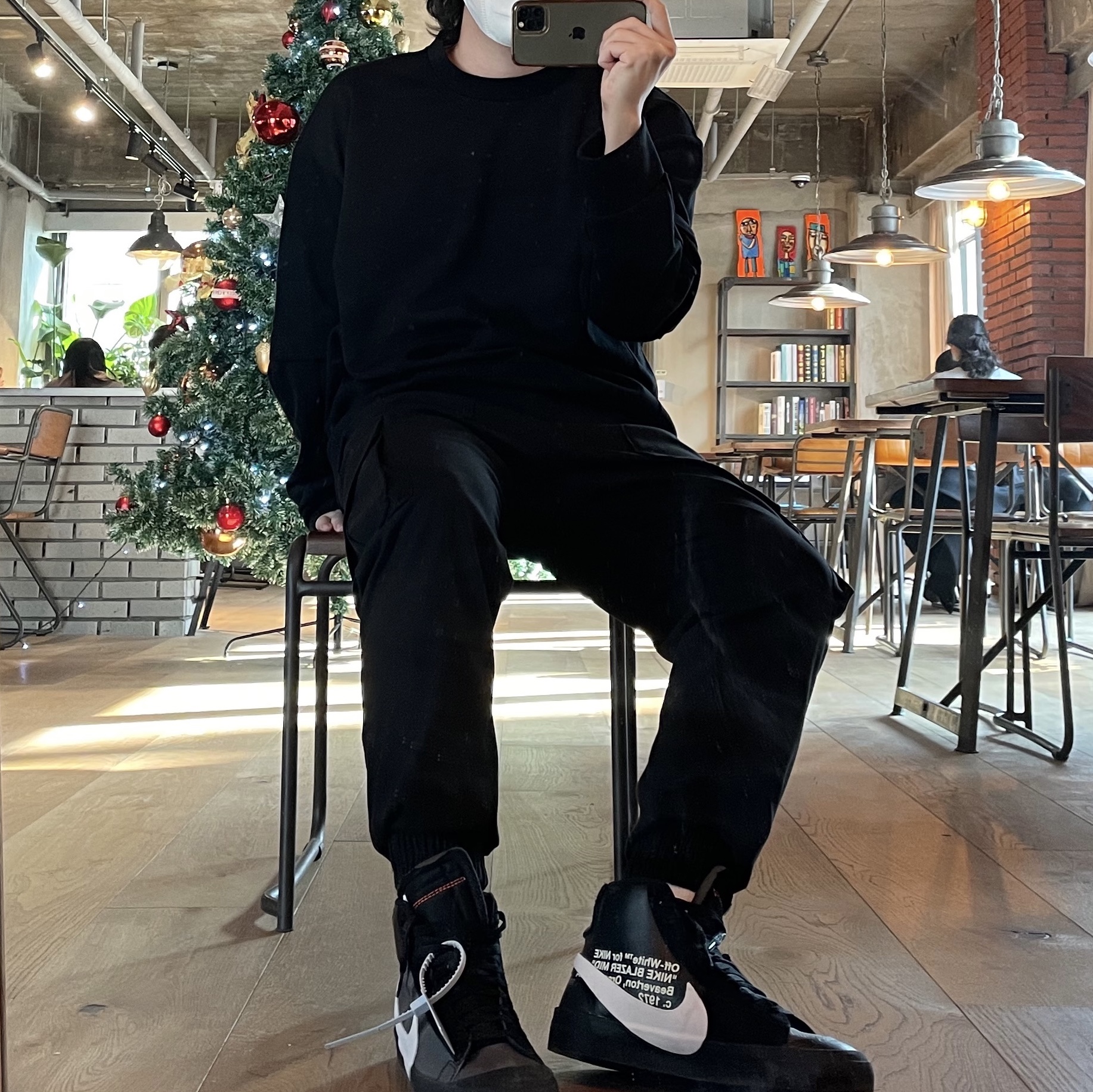Nike x Off-White Blazer Mid Grim Reaper Black 착용 스타일