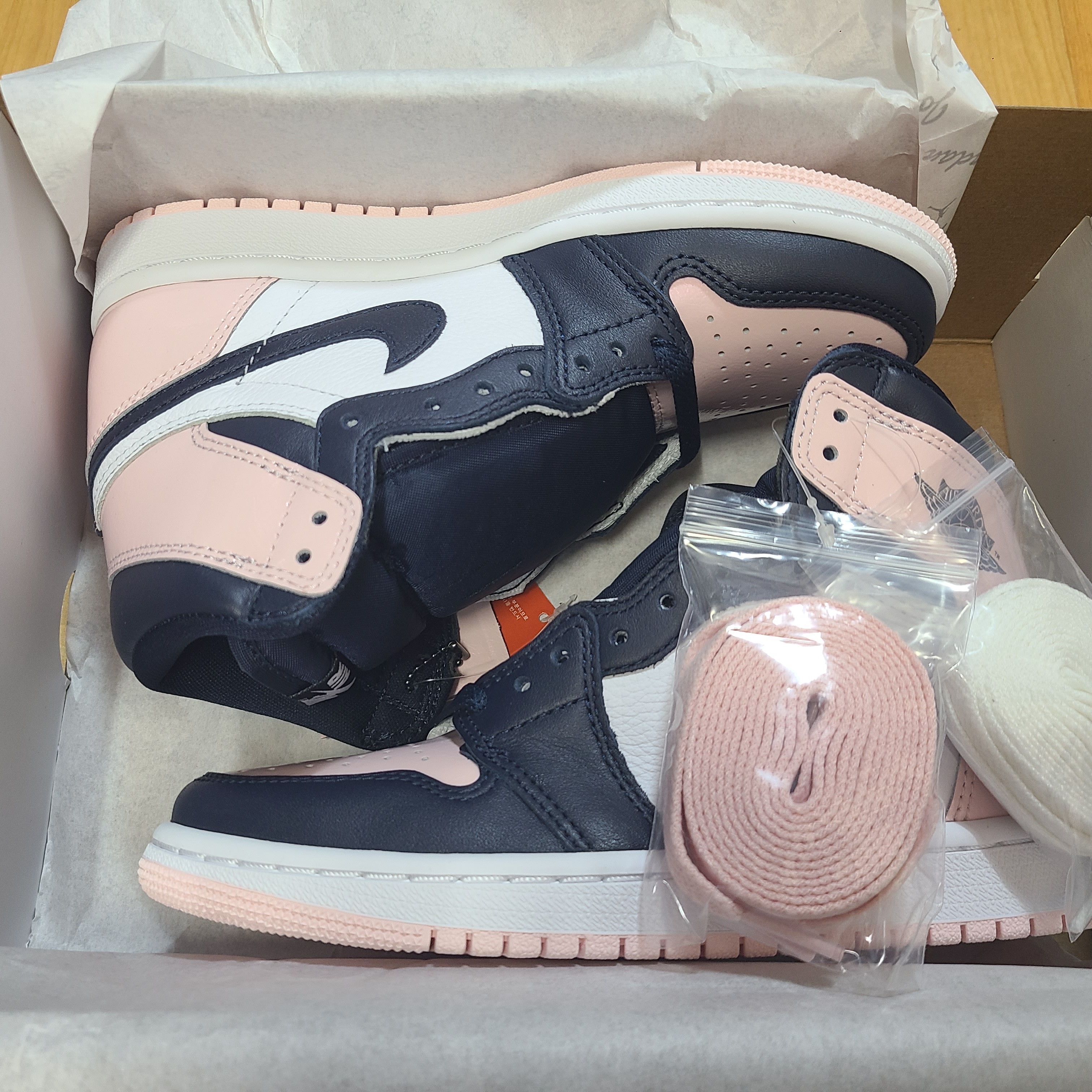 (W) Jordan 1 Retro High OG Atmosphere 착용 스타일 - 2