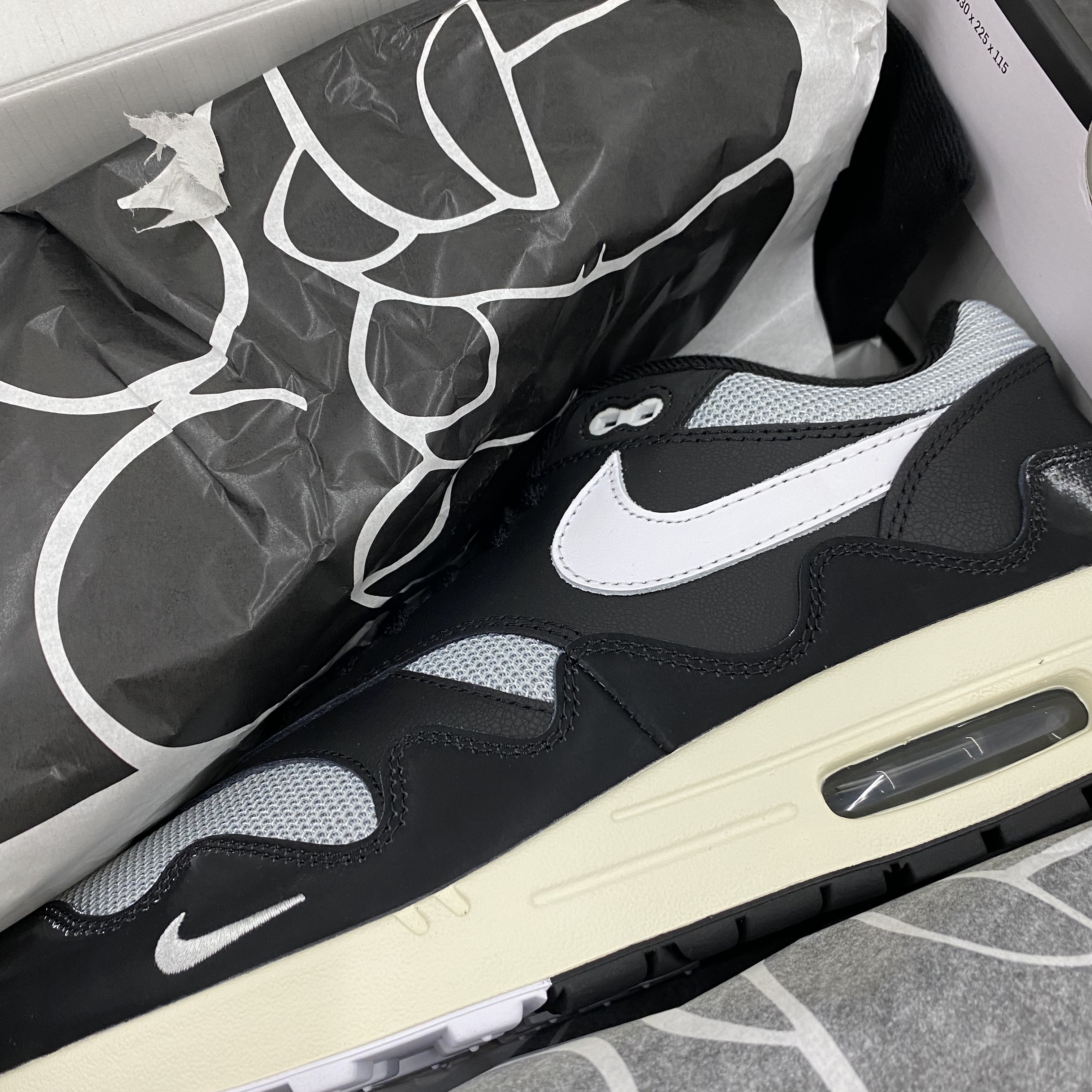 Nike x Patta Air Max 1 Black 착용 스타일
