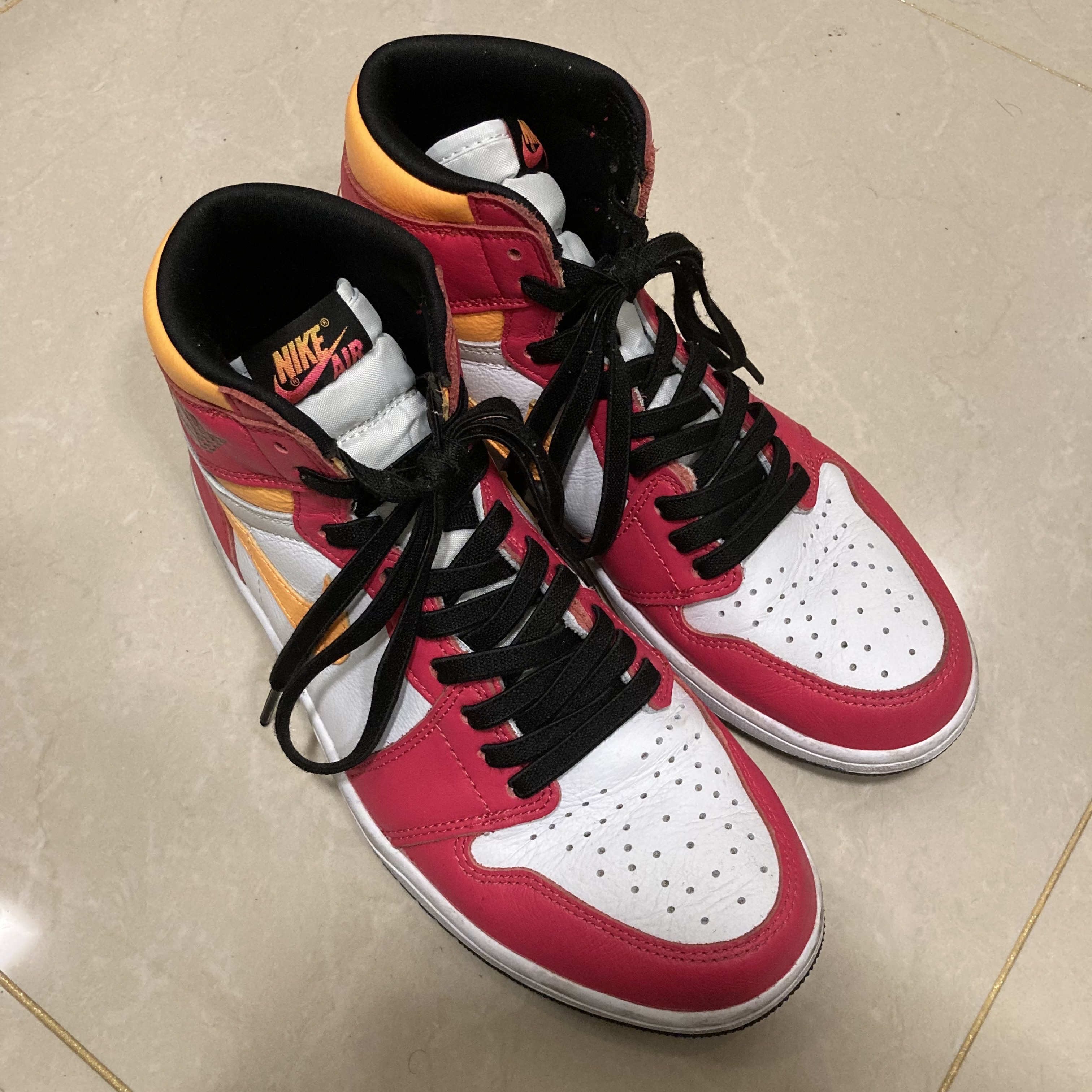 Jordan 1 Retro High OG Light Fusion Red 착용 스타일