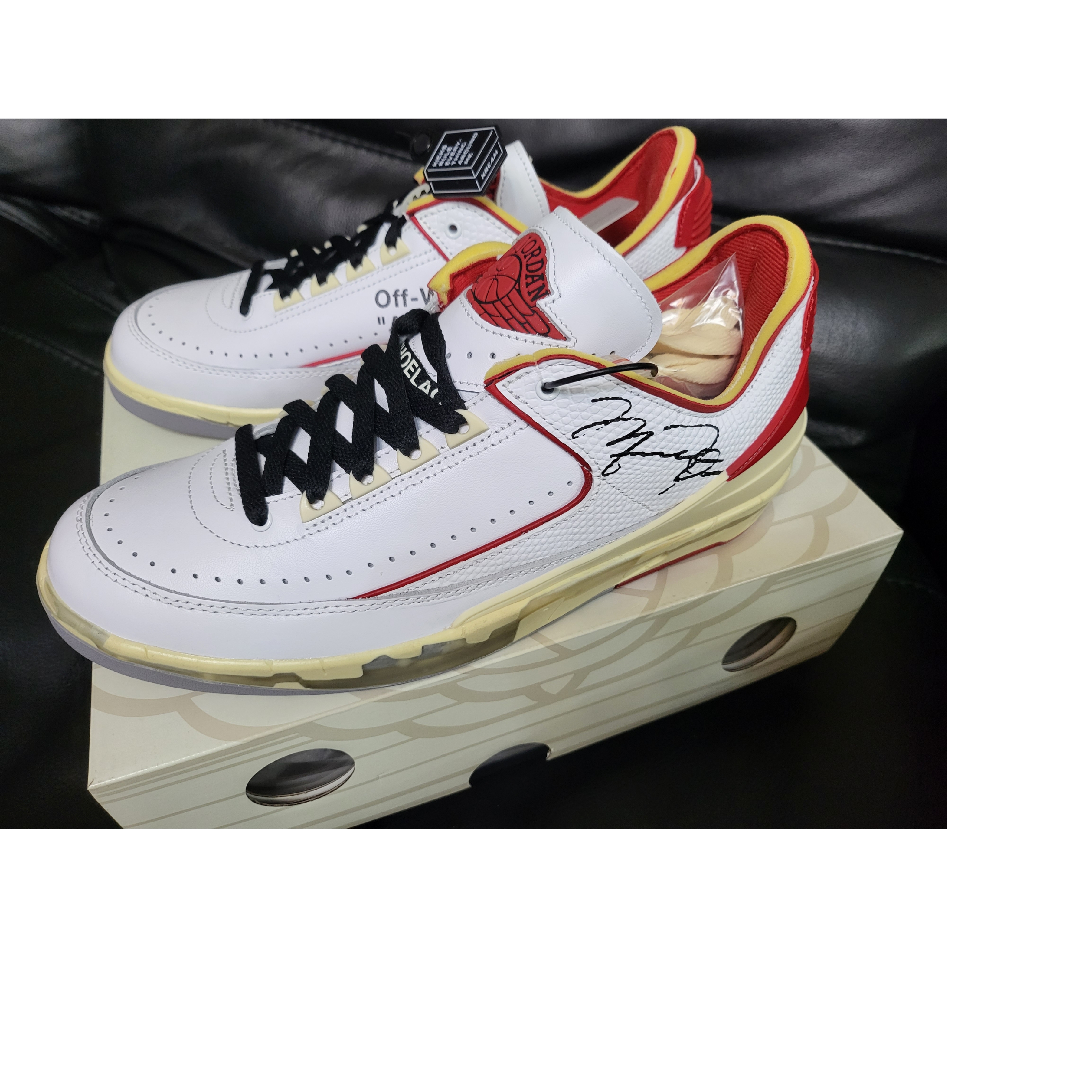 Jordan 2 x Off-White Retro Low SP White and Varsity Red, Jordan 2 x Off-White Retro Low SP Black and Varsity Royal 착용 스타일 - 4