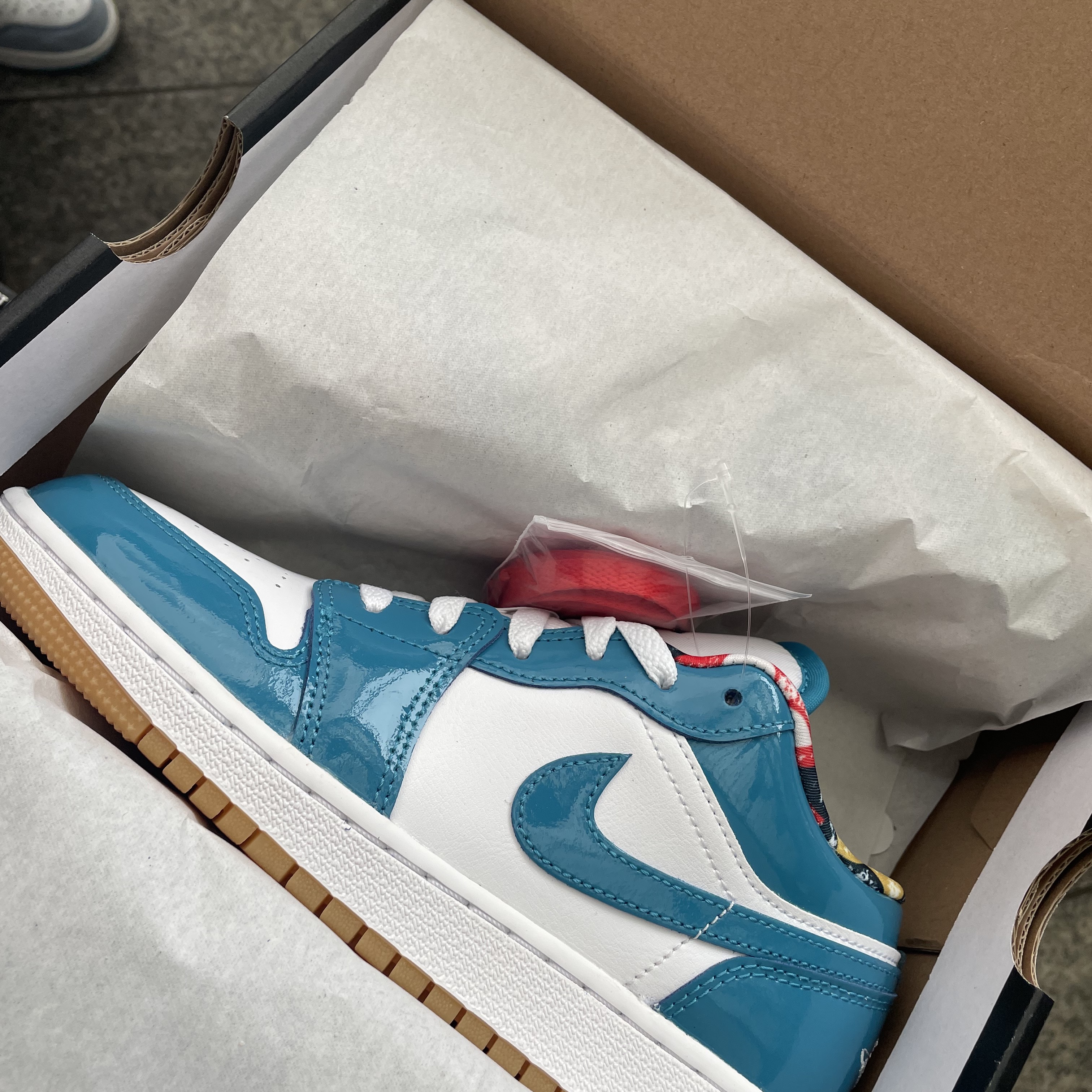 (GS) Jordan 1 Low SE Barcelona 착용 스타일 - 1