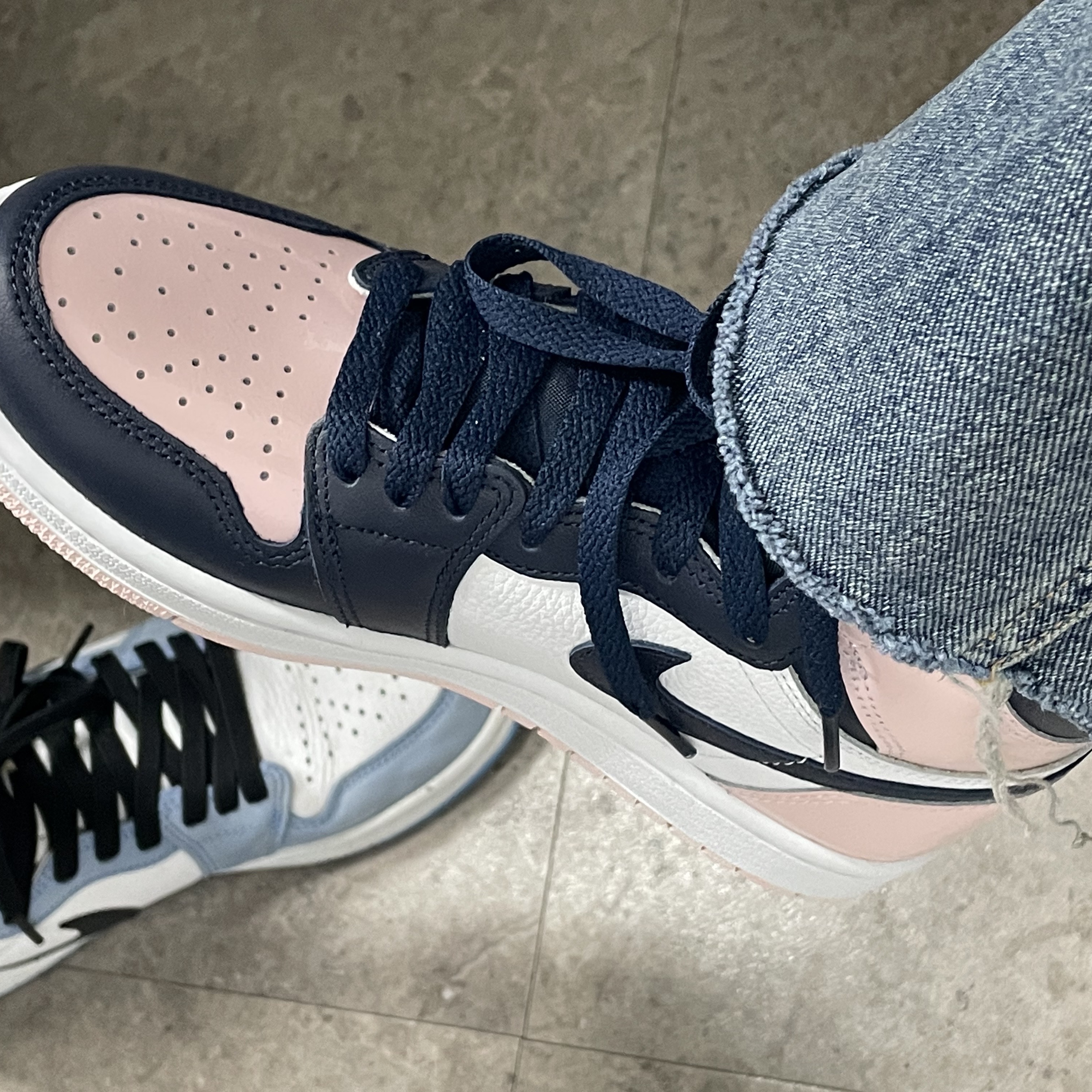 Jordan 1 Retro High OG University Blue, (W) Jordan 1 Retro High OG Atmosphere 착용 스타일 - 2