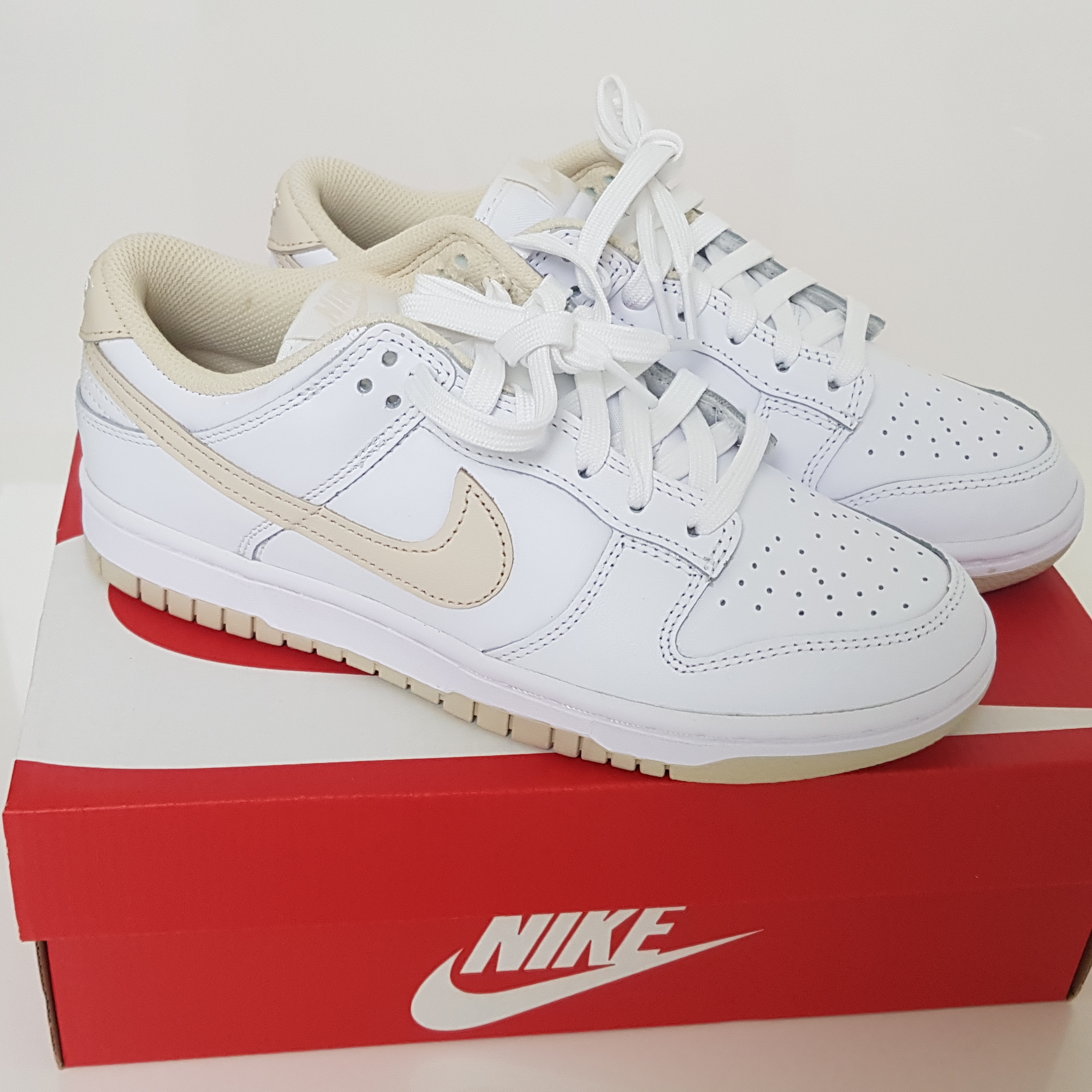 (W) Nike Dunk Low Pearl White 착용 스타일