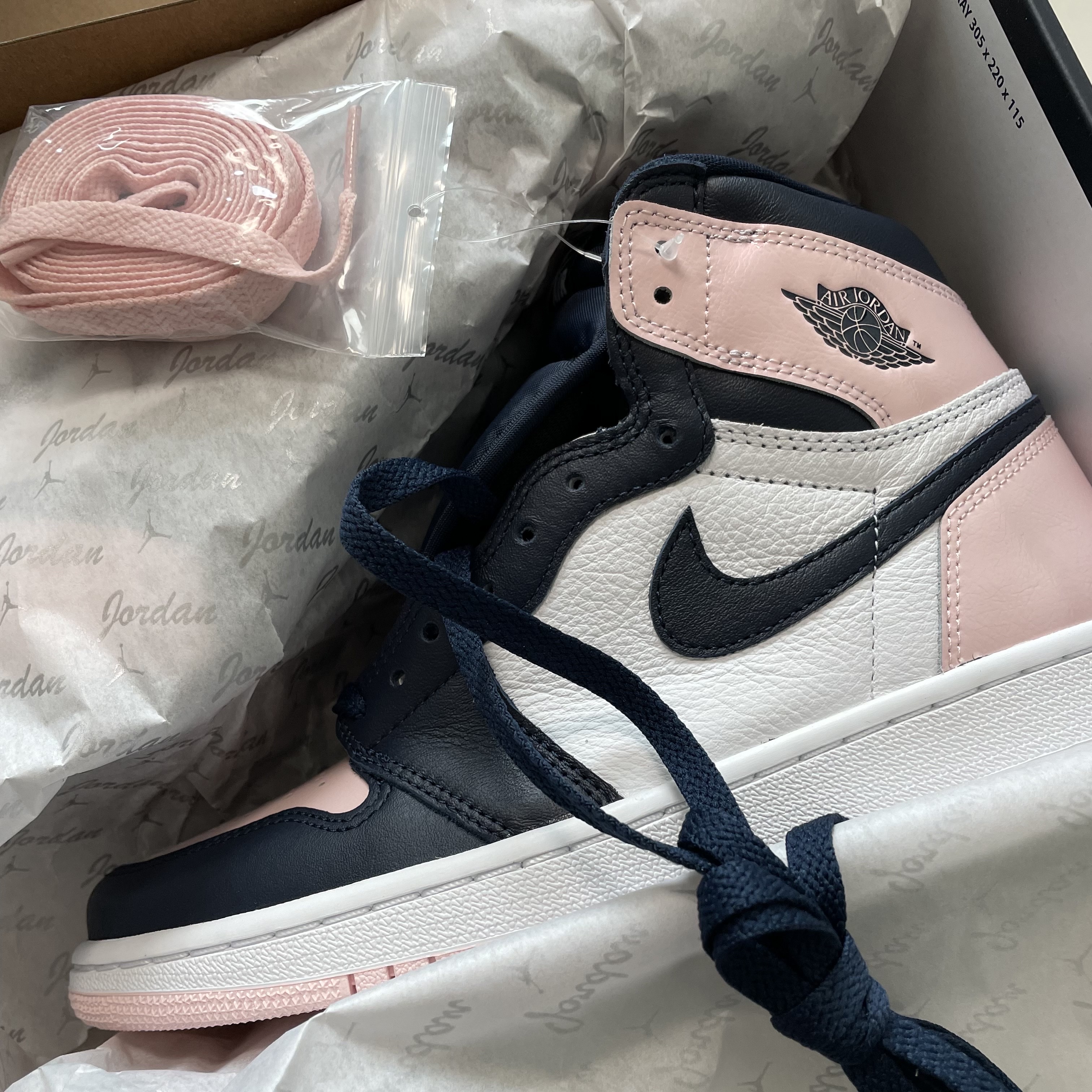 (W) Jordan 1 Retro High OG Atmosphere 착용 스타일 - 2