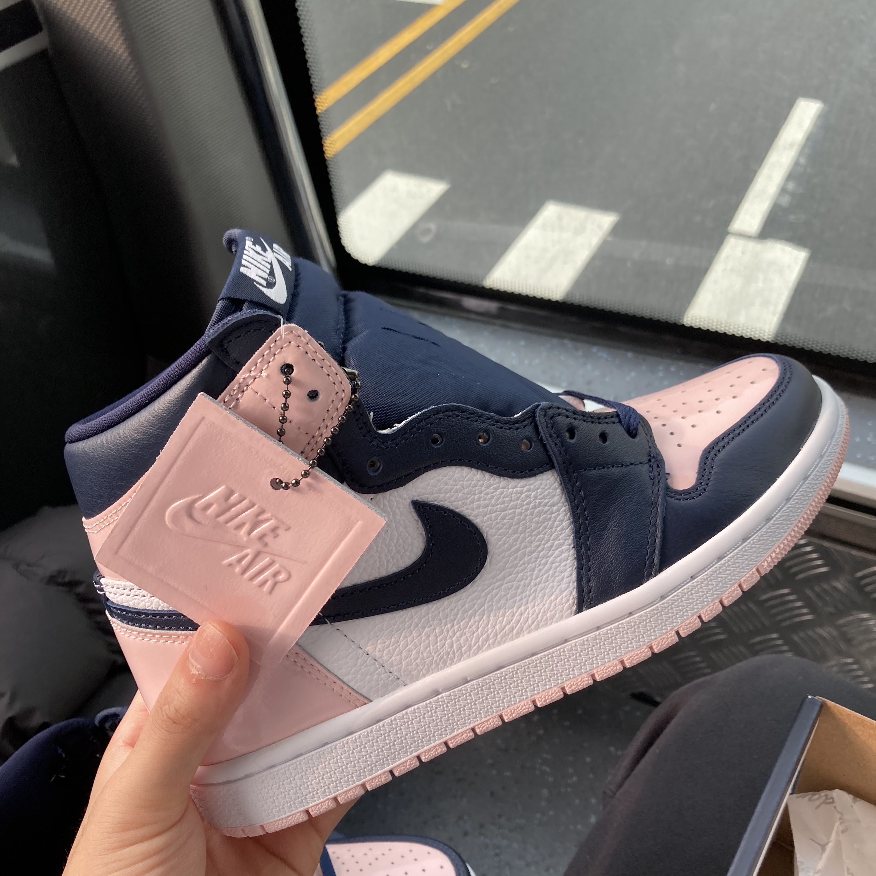 (W) Jordan 1 Retro High OG Atmosphere 착용 스타일 - 1