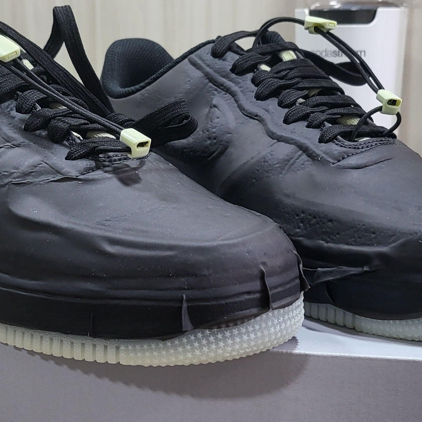 Nike Air Force 1 Low Experimental Black Olive Aura 착용 스타일