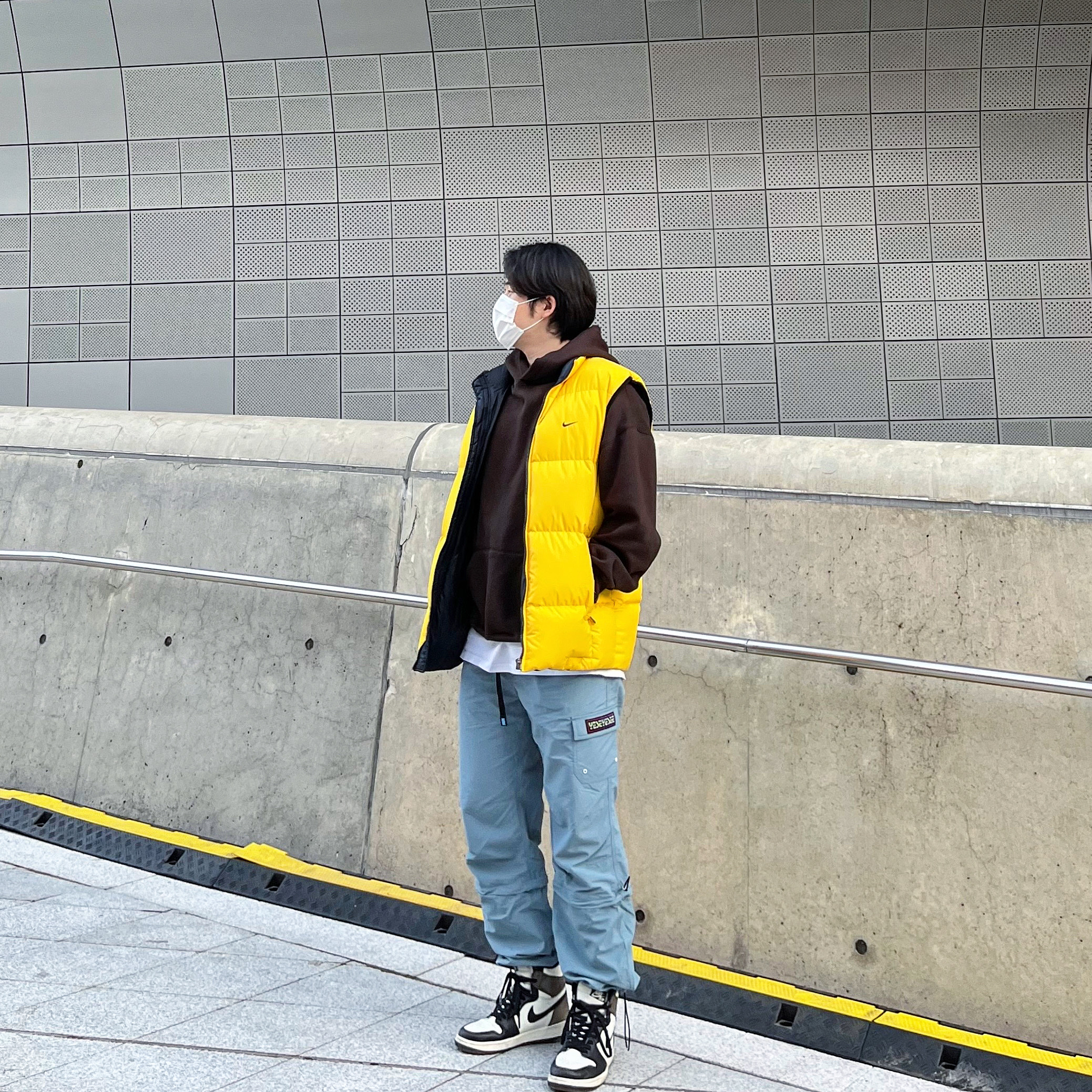 Jordan 1 Retro High OG Black Mocha, IAB Studio Hoodie Brown 착용 스타일