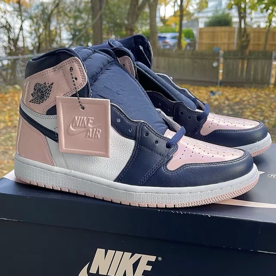 (W) Jordan 1 Retro High OG Atmosphere 착용 스타일 - 1