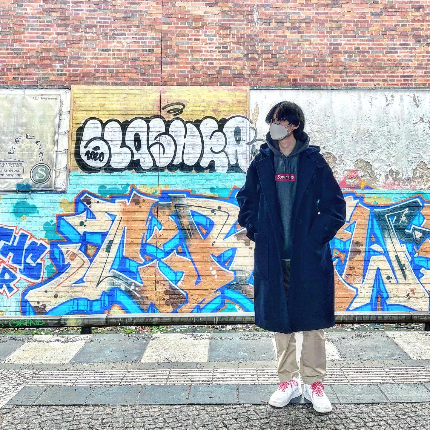 Supreme Box Logo Hooded Sweatshirt Charcoal - 21FW, Nike x Supreme Air Force 1 Low White 착용 스타일 - 1