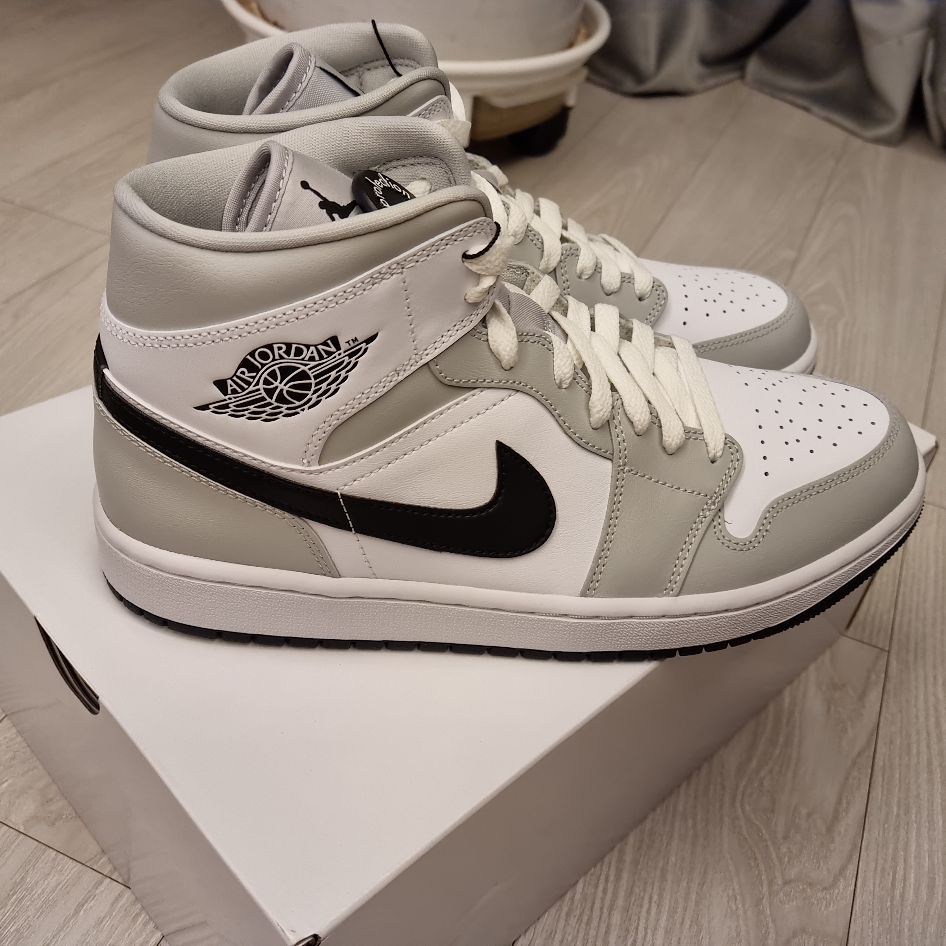 (W) Jordan 1 Mid Grey Fog 착용 스타일