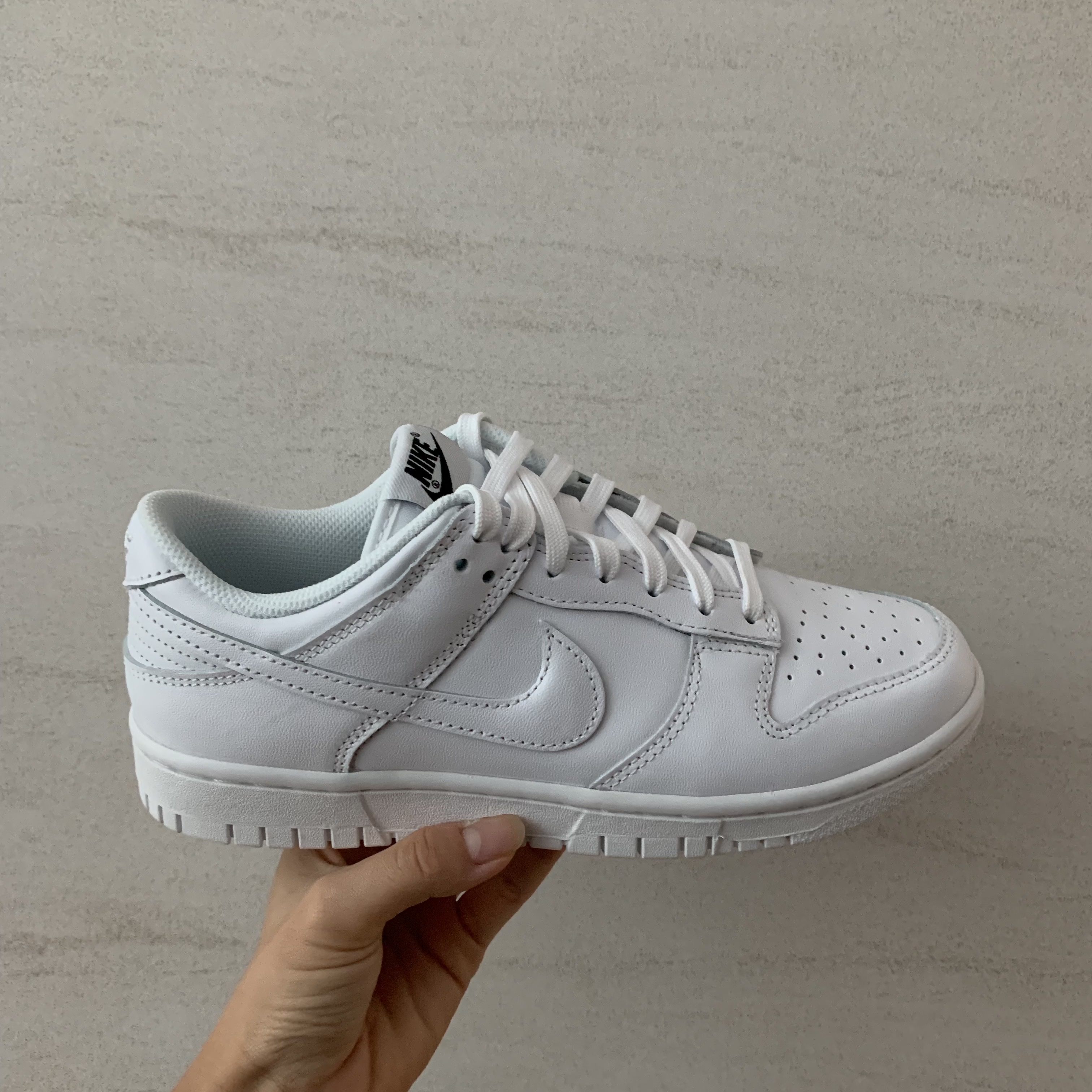 (W) Nike Dunk Low Triple White 착용 스타일 - 3