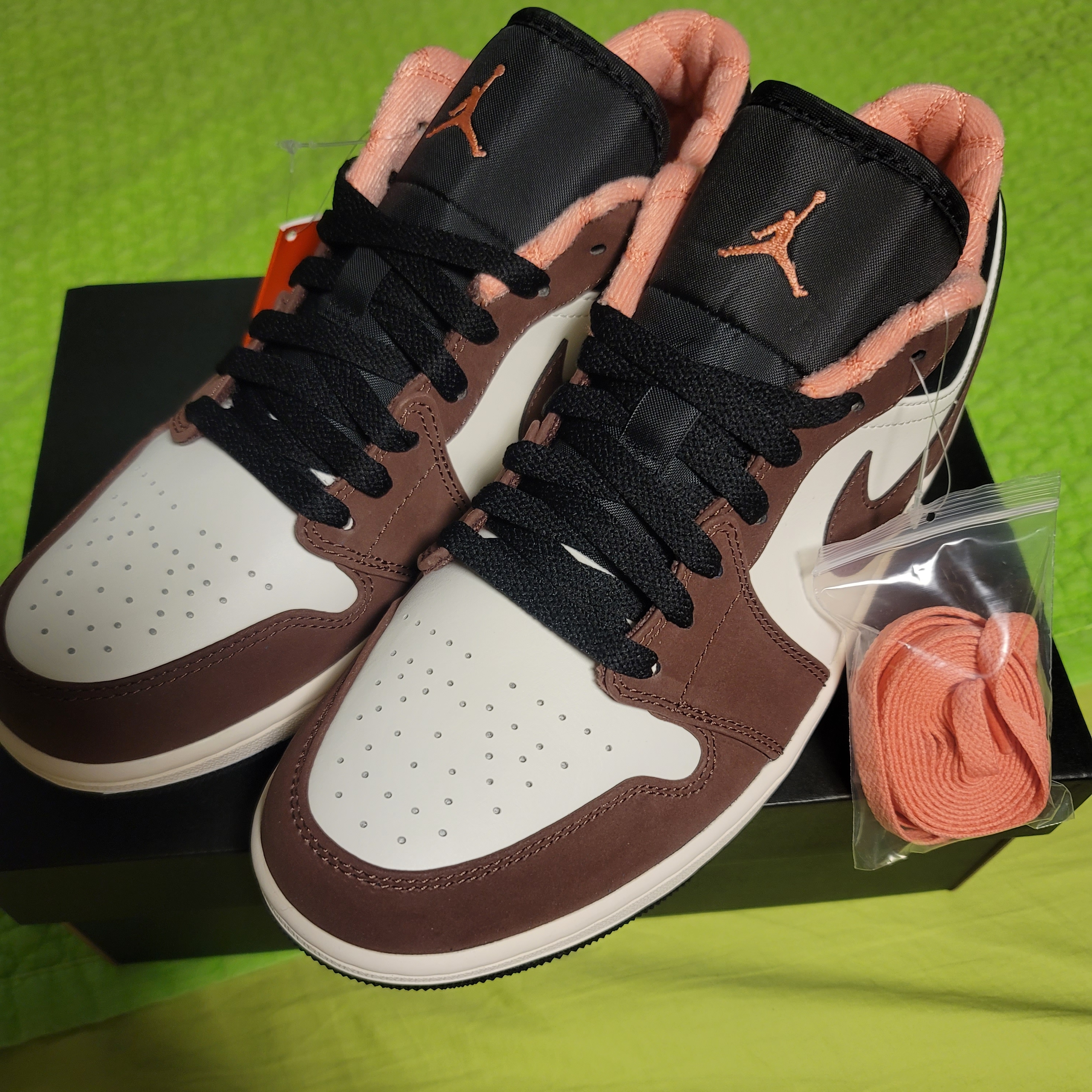 Jordan 1 Low SE Chocolate Bliss 착용 스타일