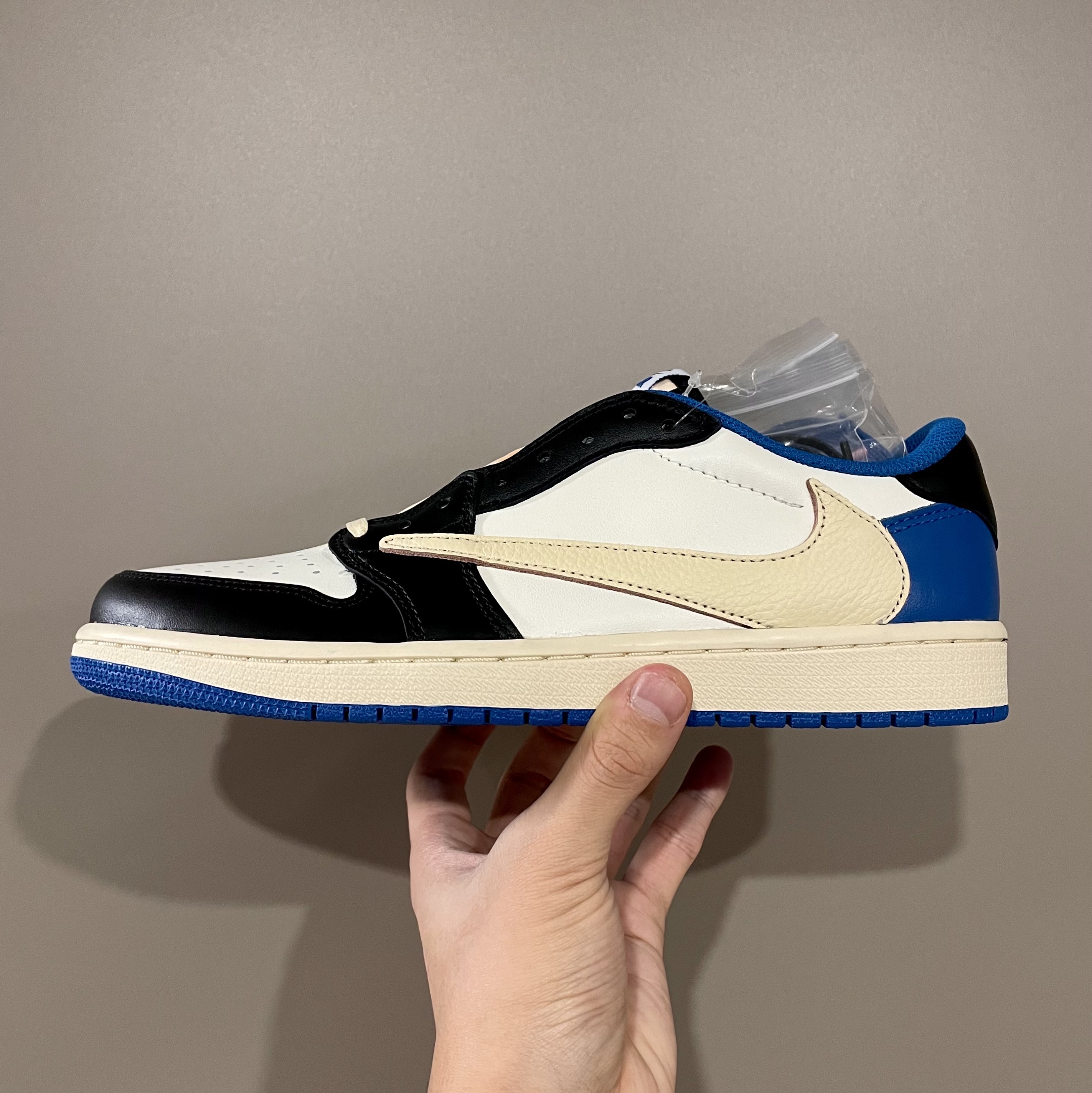 Jordan 1 x Travis Scott x Fragment Retro Low OG SP Military Blue 착용 스타일