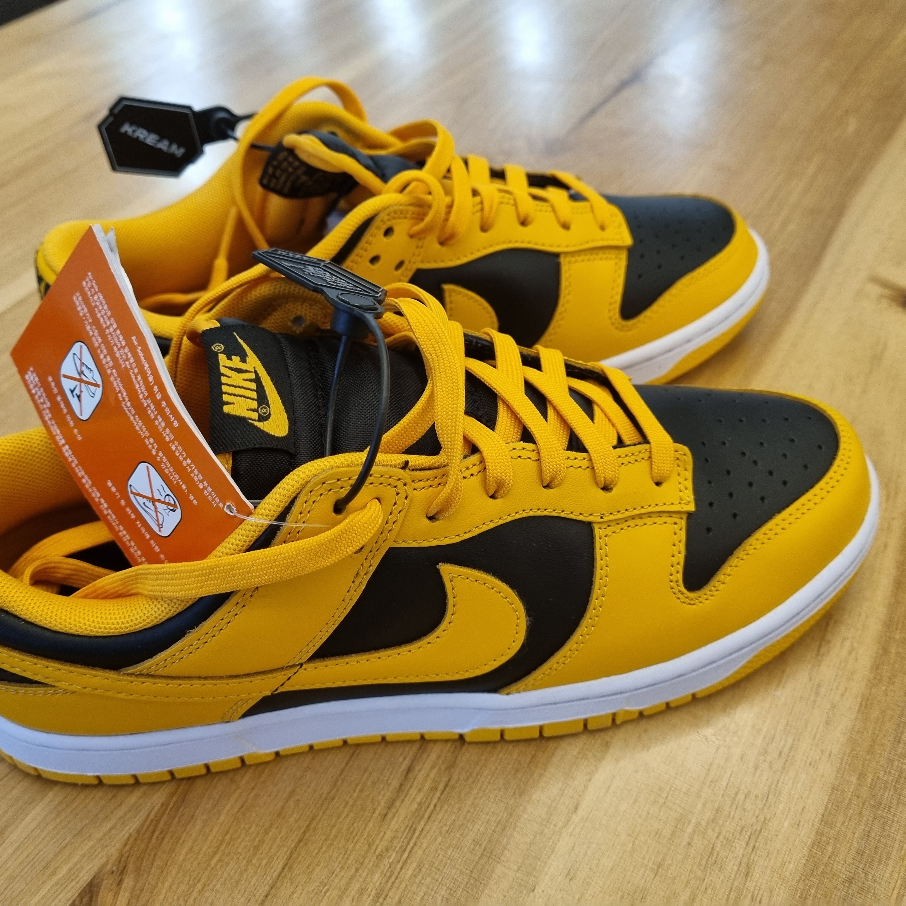 Nike Dunk Low Retro Championship Goldenrod 착용 스타일 - 2