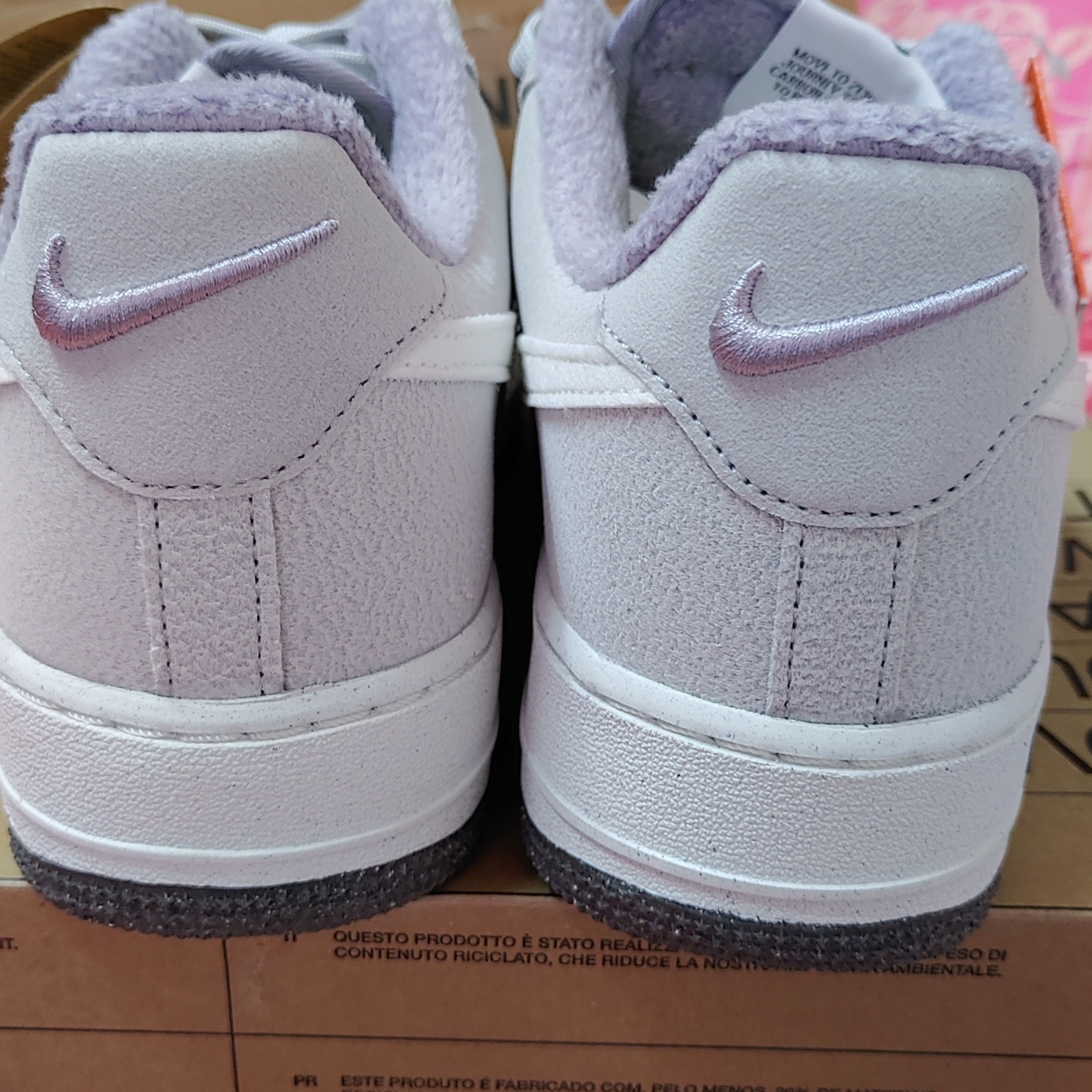 Nike Air Force 1 '07 LV8 Next Nature Grey Fog 착용 스타일 - 2