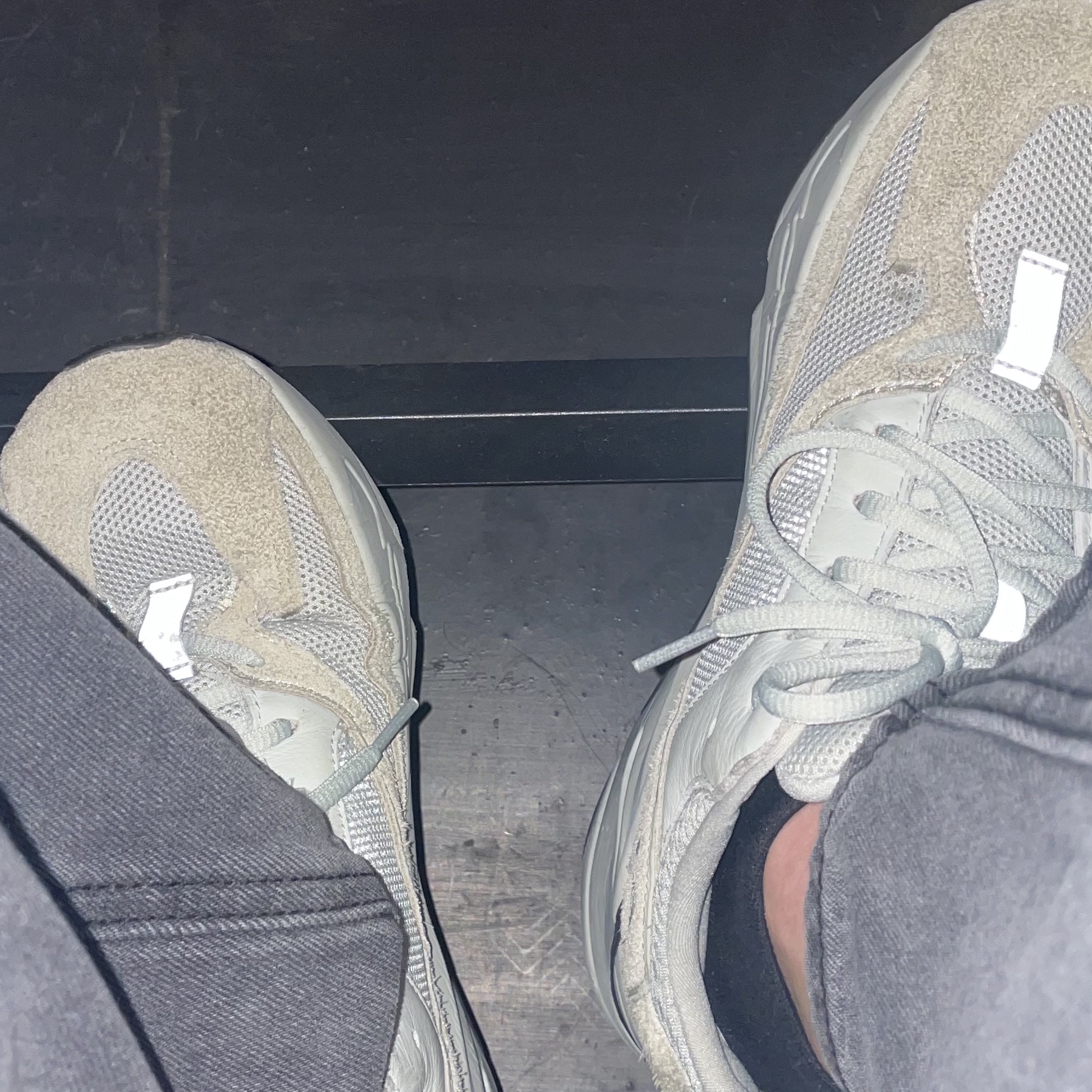 Adidas Yeezy Boost 700 Salt 착용 스타일