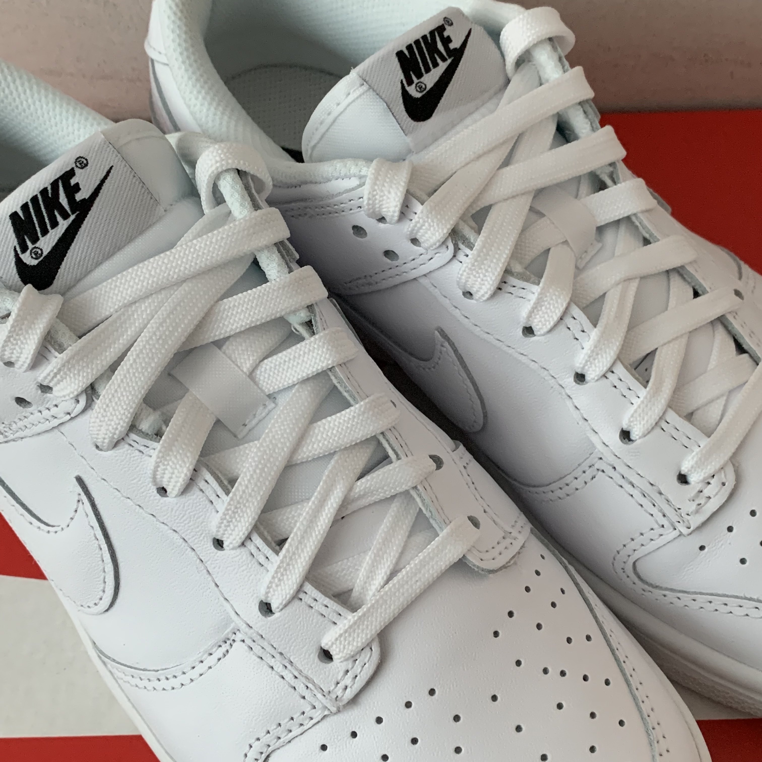 (W) Nike Dunk Low Triple White 착용 스타일 - 4