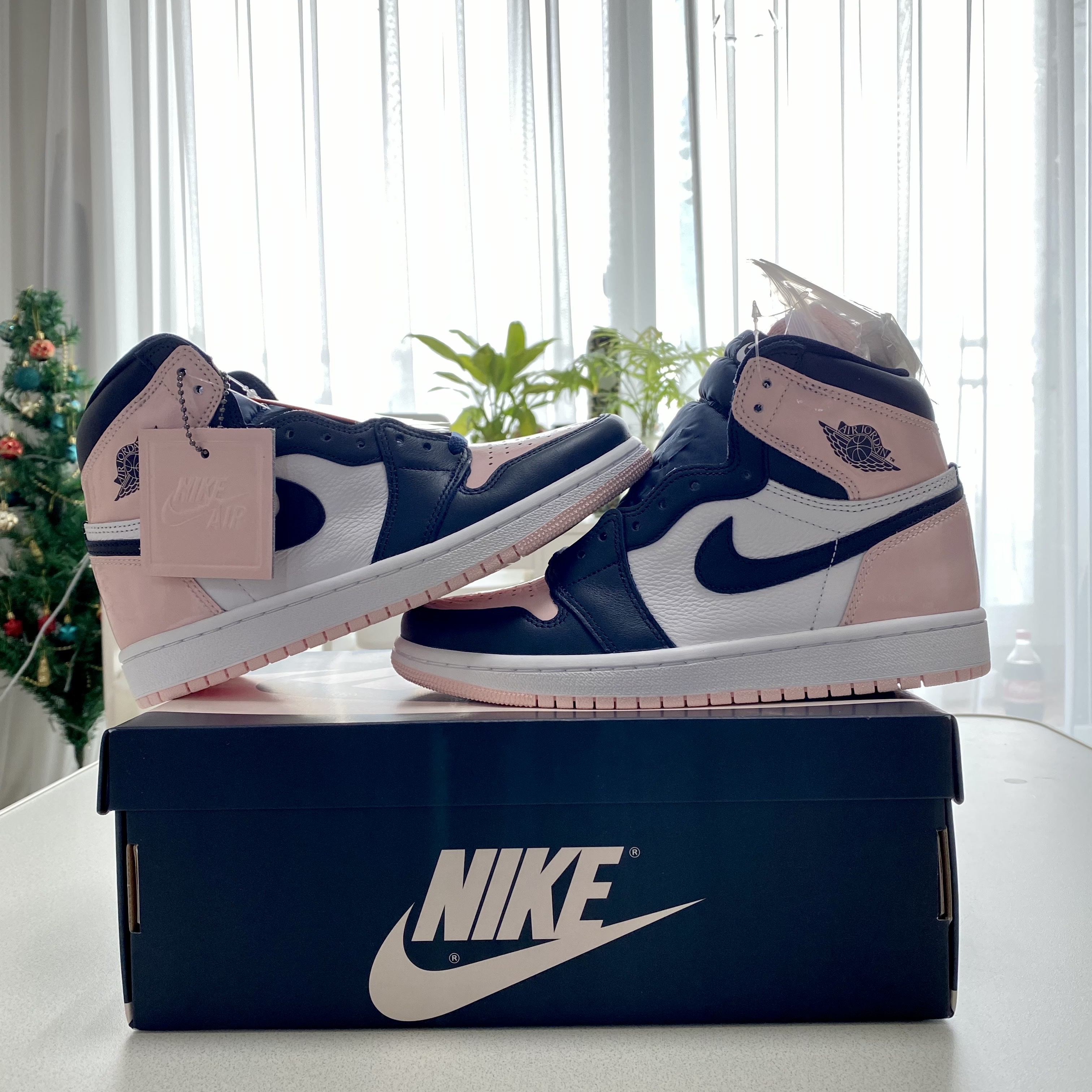 (W) Jordan 1 Retro High OG Atmosphere 착용 스타일 - 1