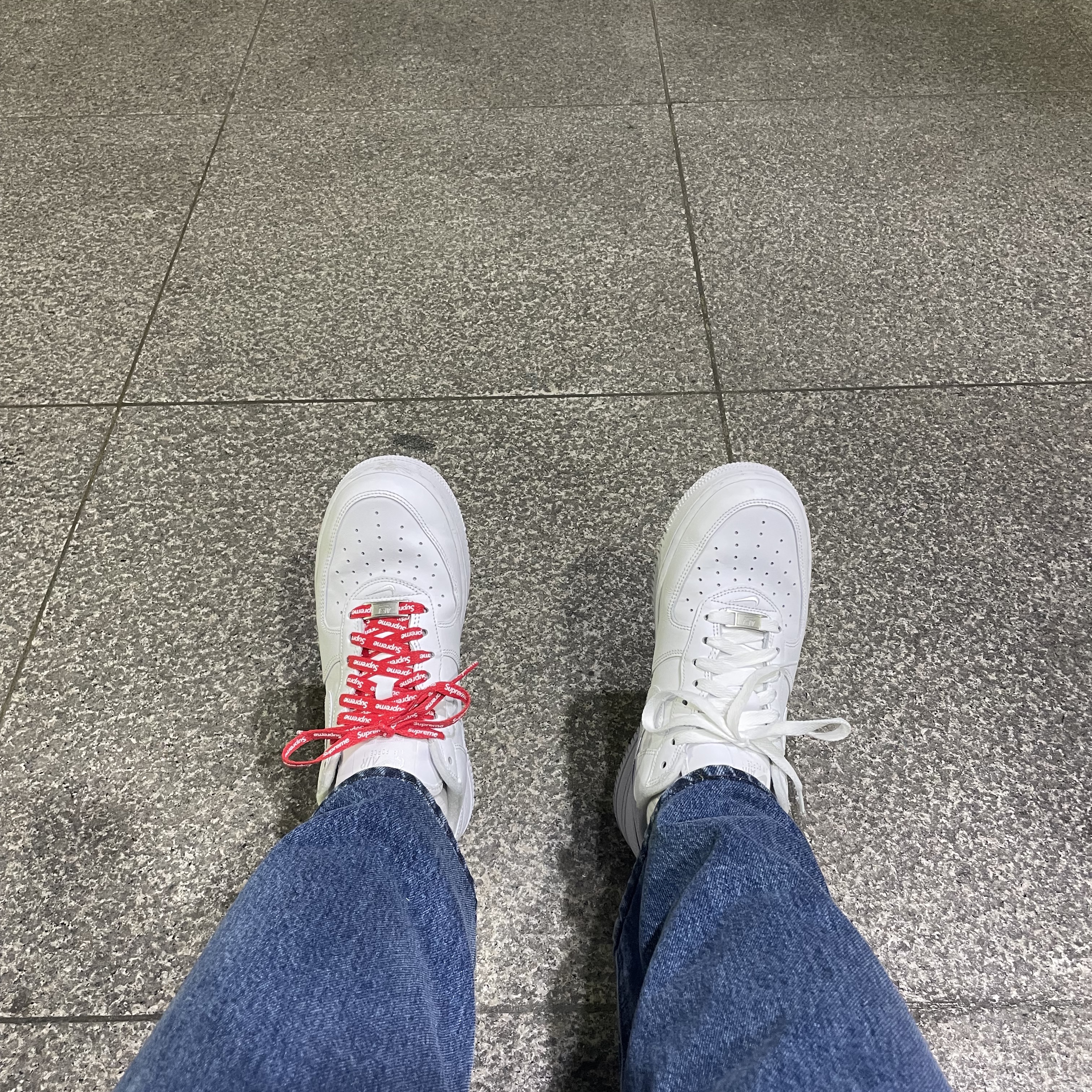 Nike x Supreme Air Force 1 Low White 착용 스타일 - 2