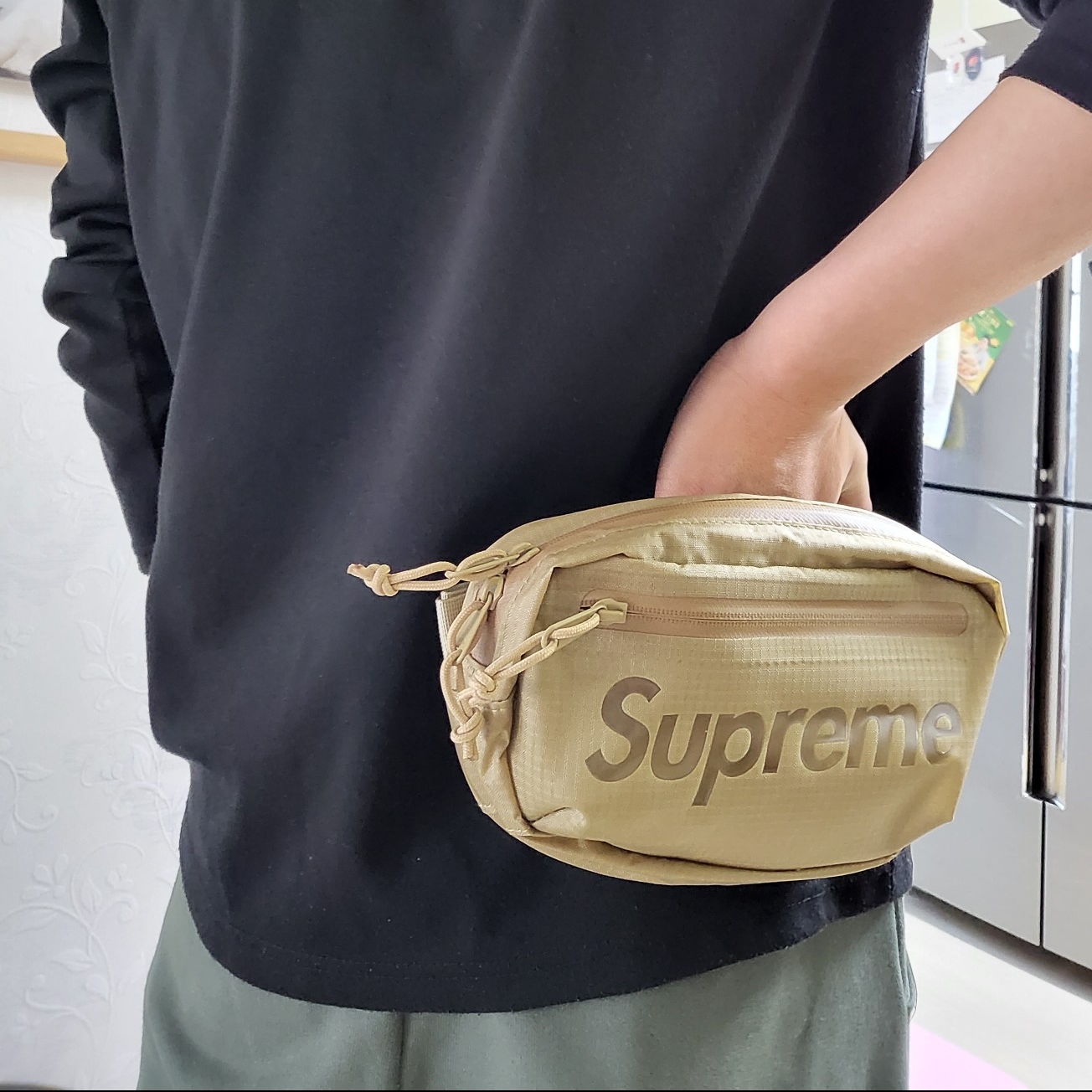 Supreme Waist Bag Tan - 21SS 착용 스타일