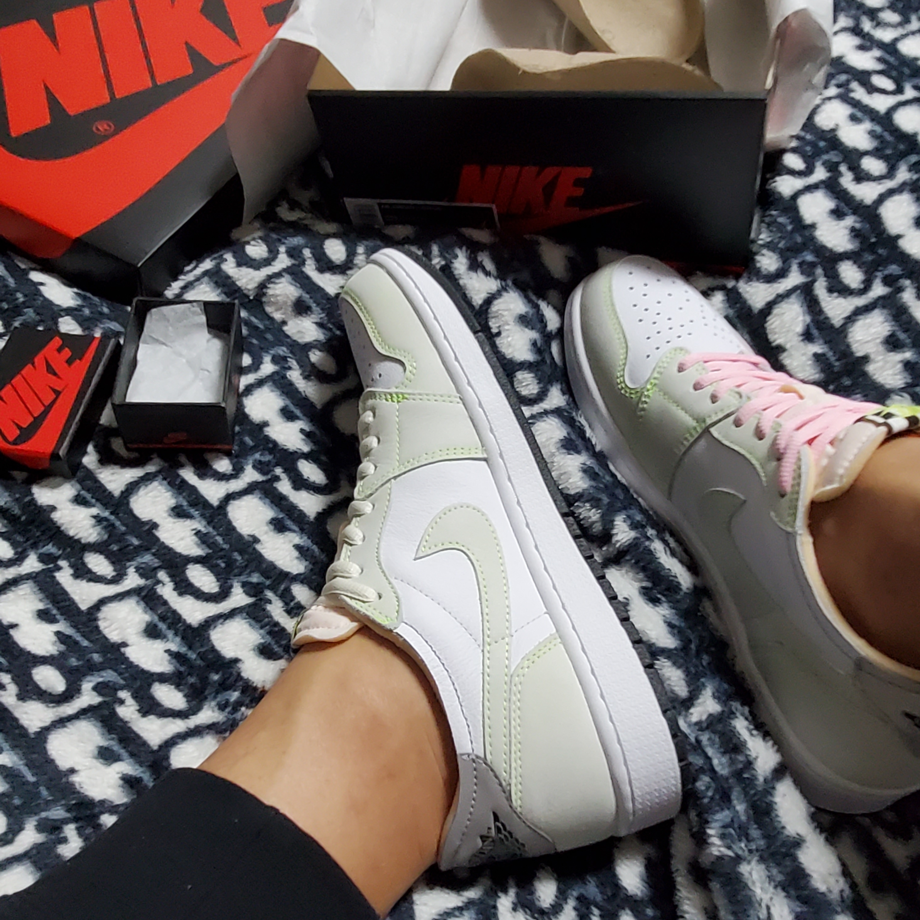 Jordan 1 Low OG Ghost Green 착용 스타일 - 2